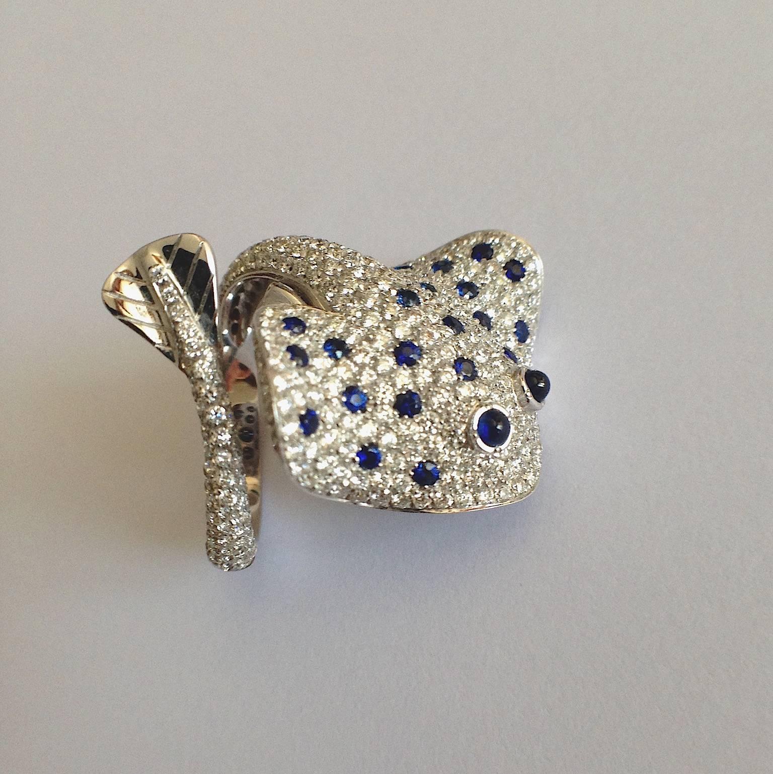 Petronilla Ray Fish Blue Sapphire White Diamond 18Kt Gold Ring Made in Italy 2
