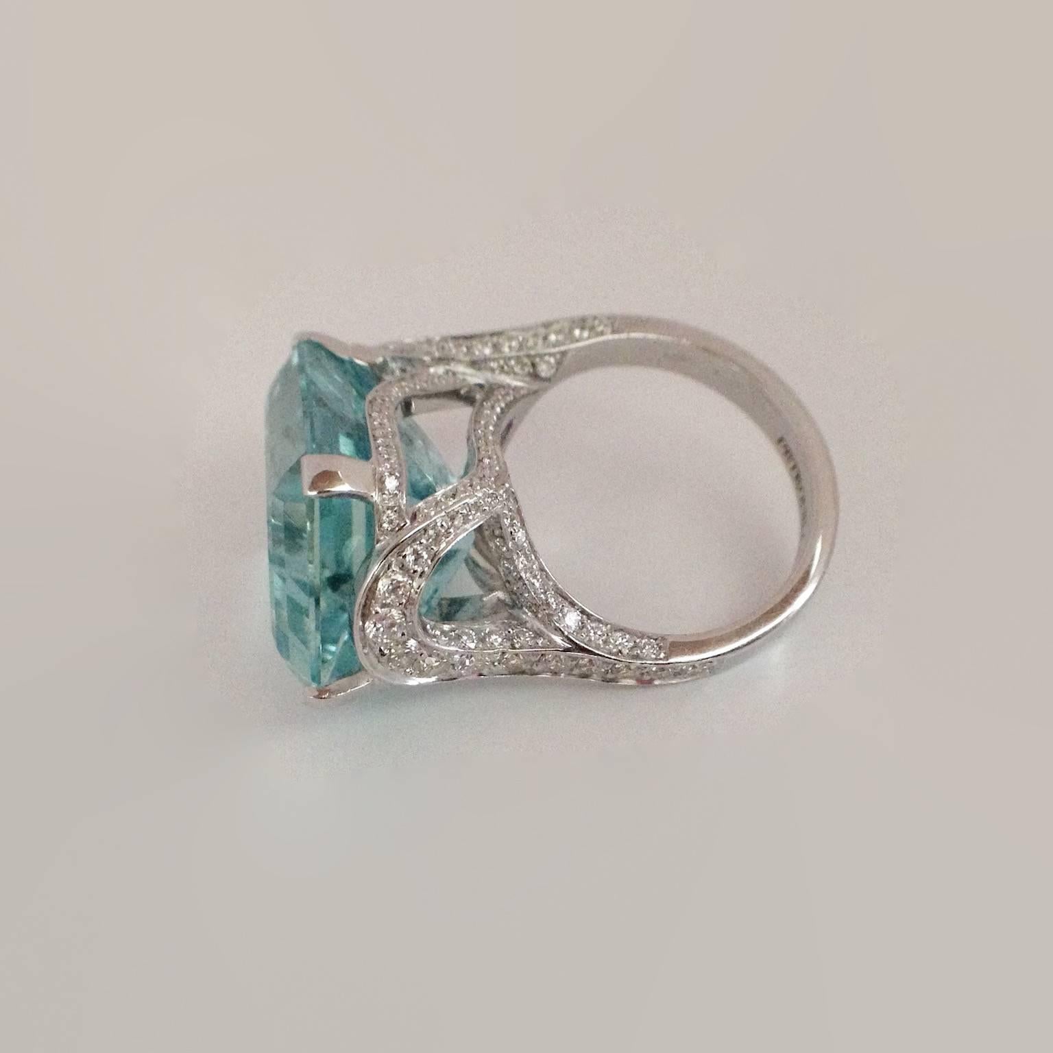 Women's Cocktail 17.84 Carat Aquamarine White Diamond 18Kt Gold Two in One Ring