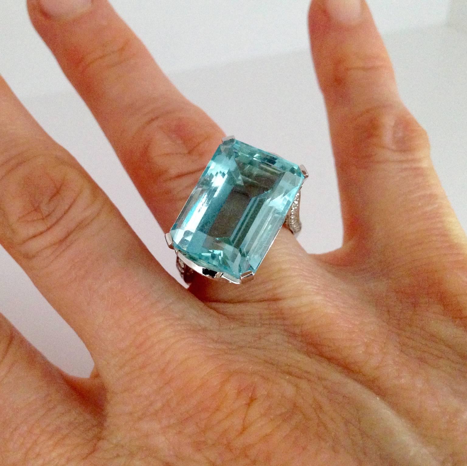 Cocktail 17.84 Carat Aquamarine White Diamond 18Kt Gold Two in One Ring 1