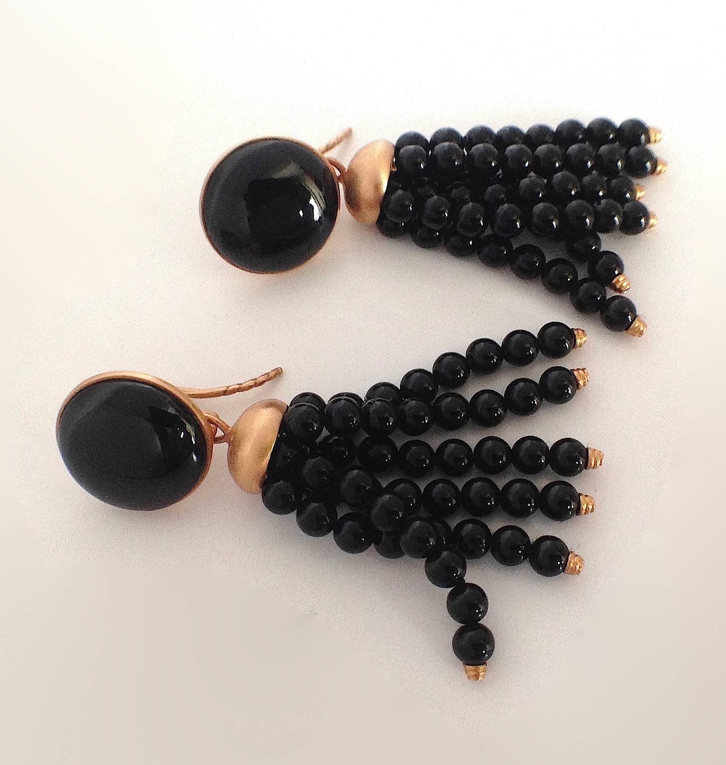 These Earrings have two studs in black jade of 16mm diameter. You can remove the black coral tassels from the studs to create a different effect, for each occasion when you wear the earrings. The gold is unpolished red gold. The inspiration for the