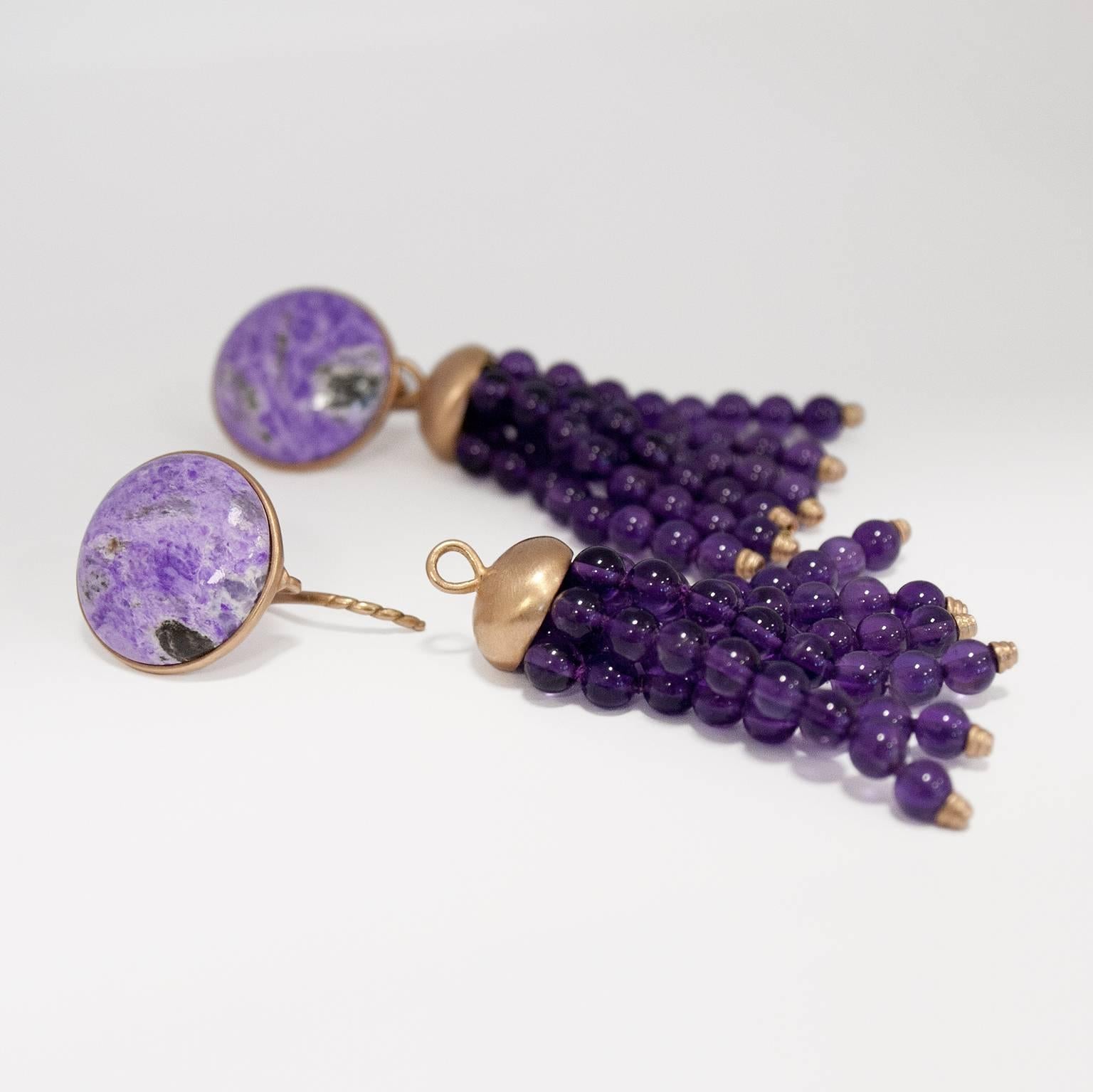 Roman Style Sugelite Amethyst Red 18Kt Gold Stud and Dangle Drop Earrings Made in italy
These Earrings have two studs in sugelite of 16mm diameter. You can remove the amethyst tassels from the studs to create a different effect, for each occasion