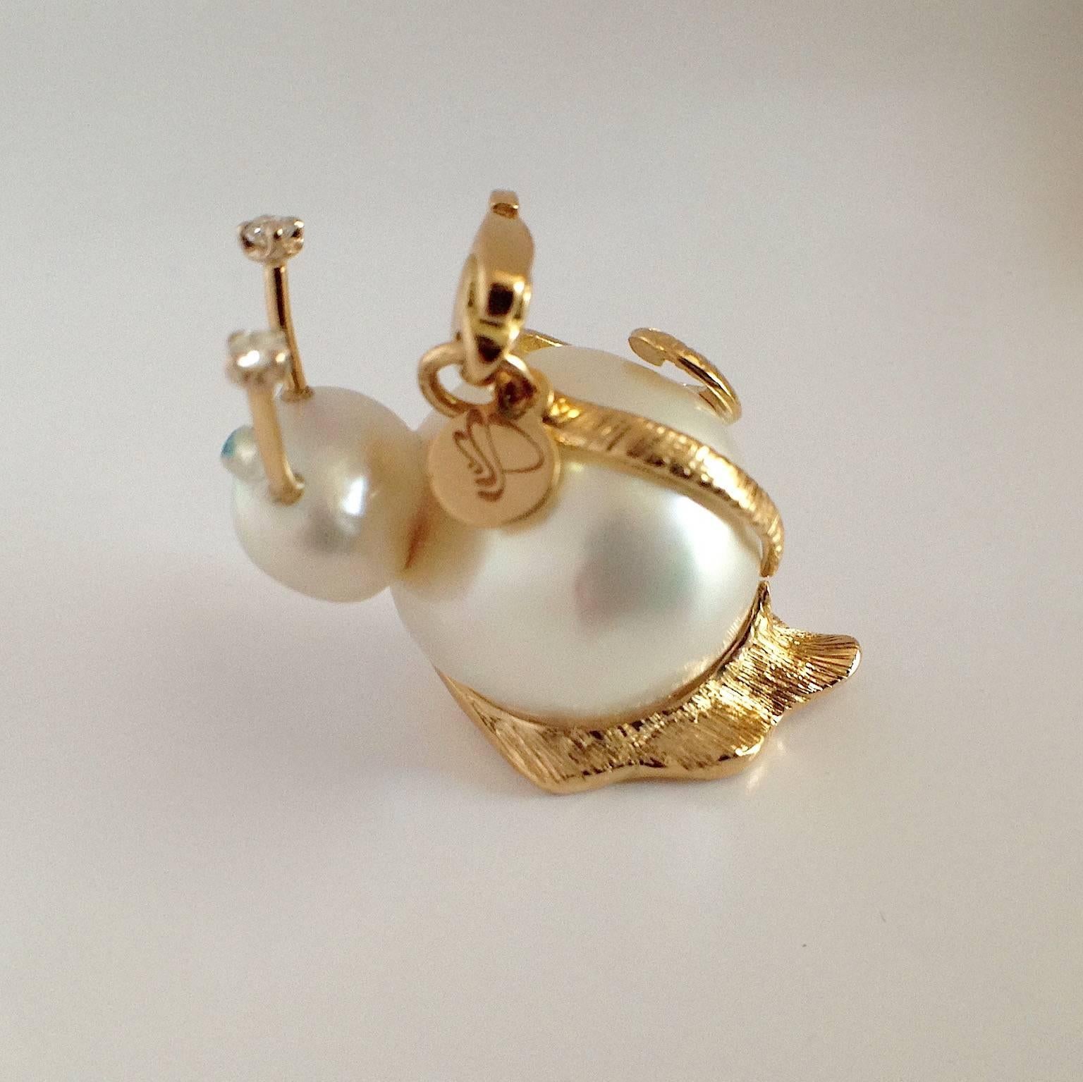 Snail White Diamond Australian Pearl Gold Pendant/Necklace and Charm In New Condition In Bussolengo, Verona