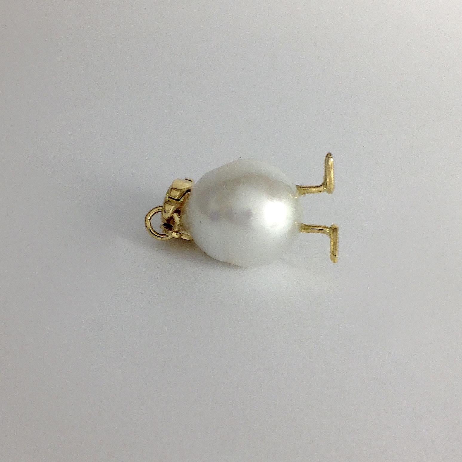 Chick Pearl Diamond 18 Karat Gold Pendant, Necklace or Charm 4
