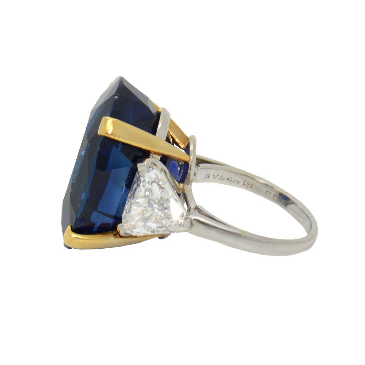 Spectacular Bulgari 34.09 Carat Unheated Sapphire Diamond Gold Ring In Excellent Condition In Roma, IT