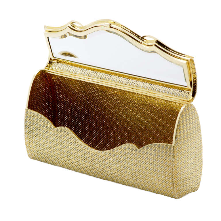 The bag in gold 750/100, by Massoni, 1960s. Gold weight 320 g circa. Woven in white and yellow gold. Length 17,5 cm, height 8,5 cm. Mirror.