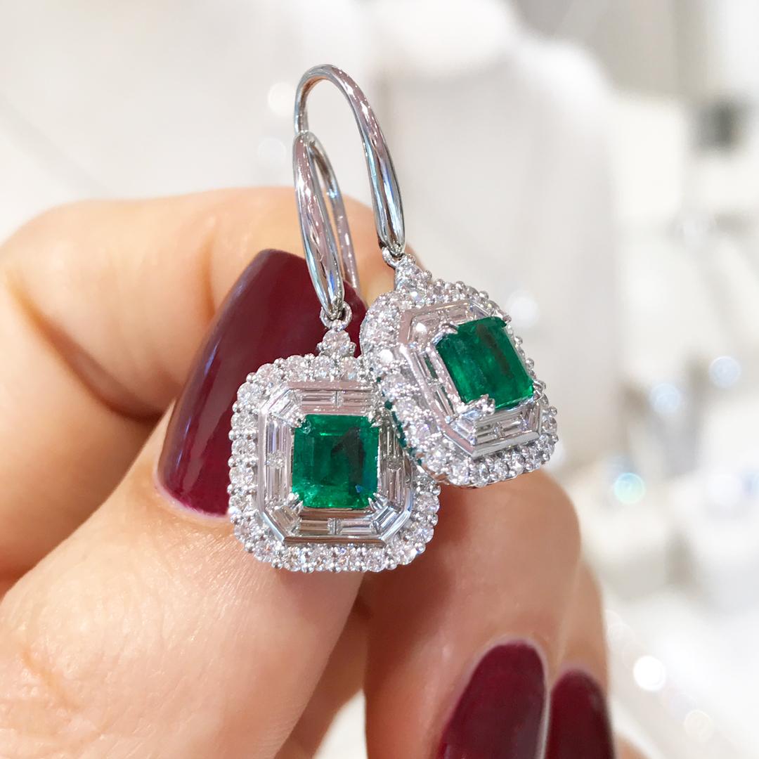 Emerald Cut 18 Carat White Gold 1.3 Carat Emerald and 1.314 Carat Diamond Art Deco Earrings For Sale