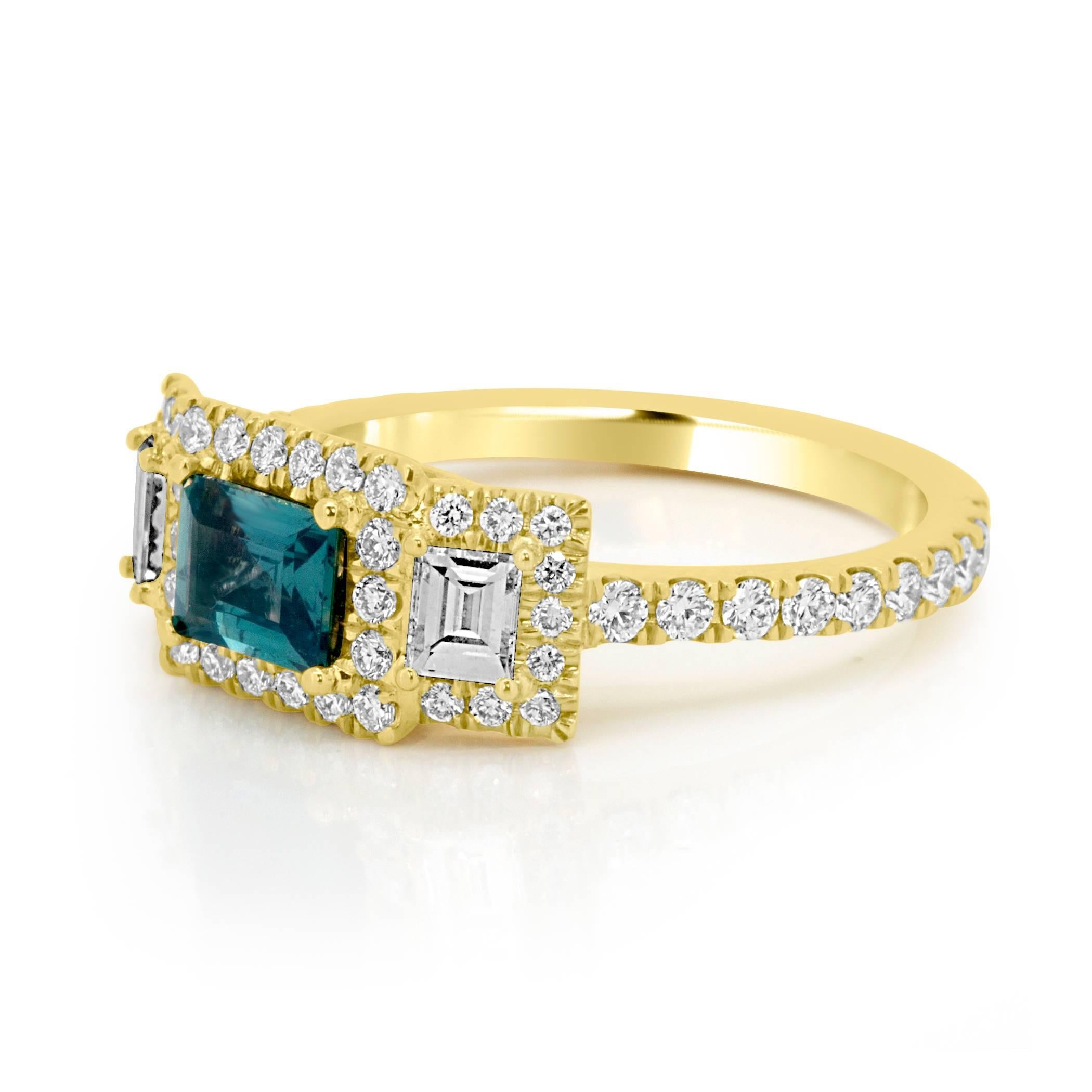 Alexandrite Diamond Halo Gold Ring In Excellent Condition In NEW YORK, NY