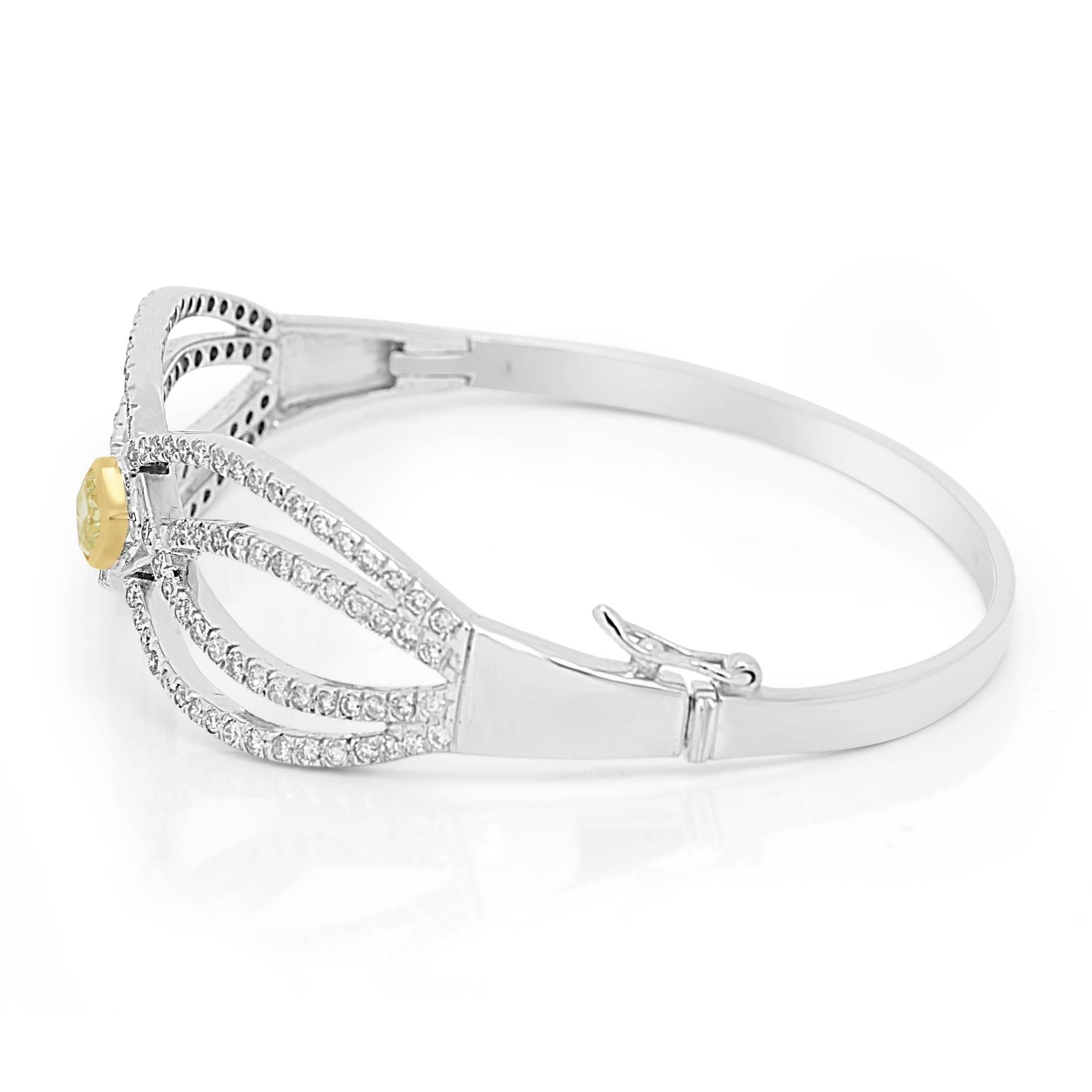 Natural Fancy Yellow Diamond Two-Color Gold Bangle Bracelet In New Condition In NEW YORK, NY