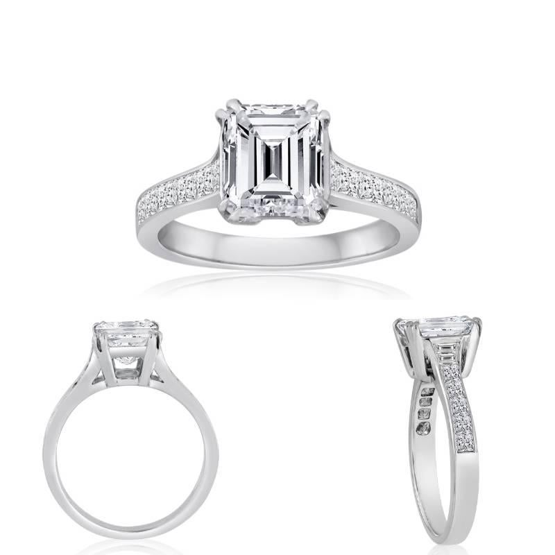 Modern Emerald Cut Diamond VVS-VS clarity 2.02 Carat Gold Bridal Fashion Cocktail Ring