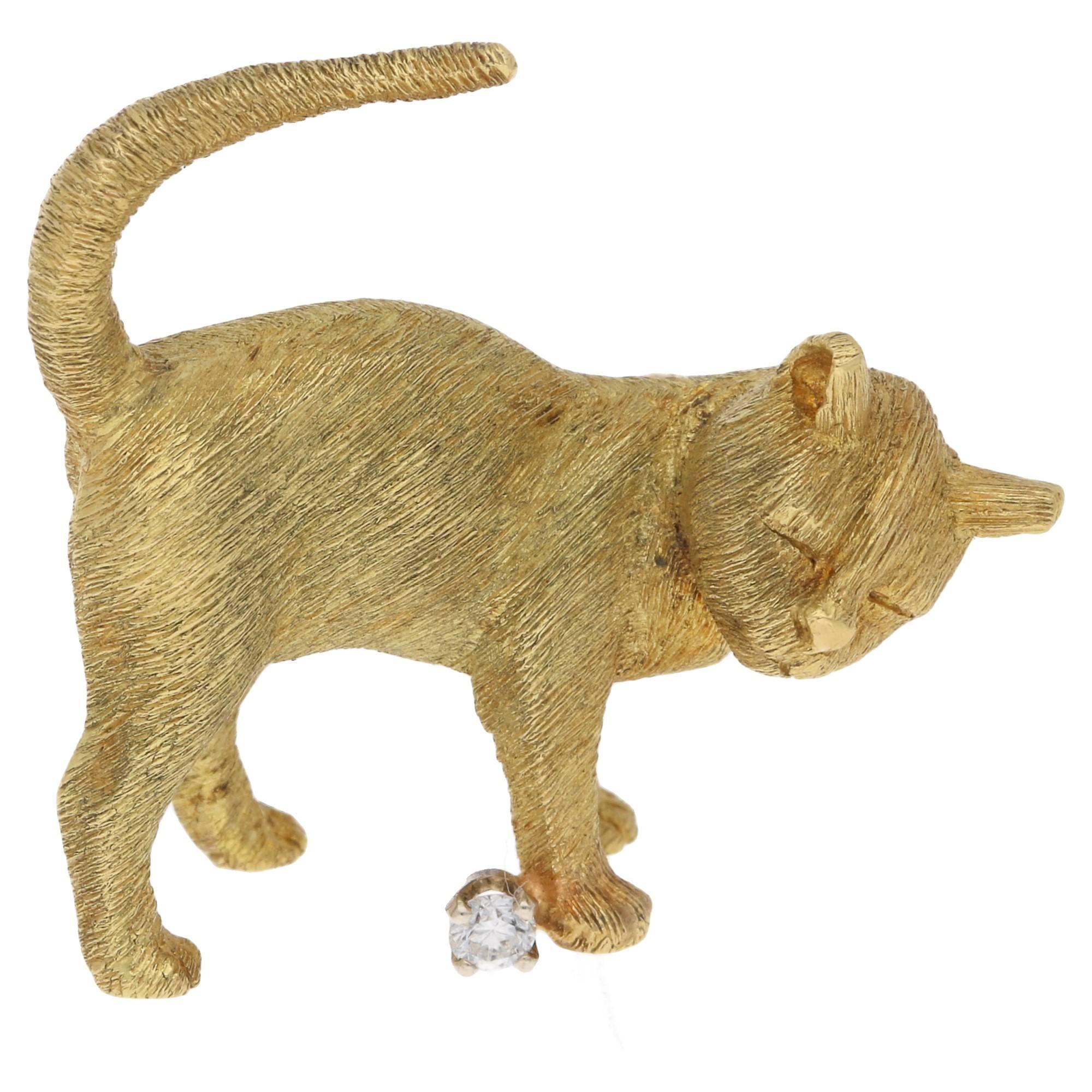 18 Karat Gold Vintage Cat Brooch with Diamond