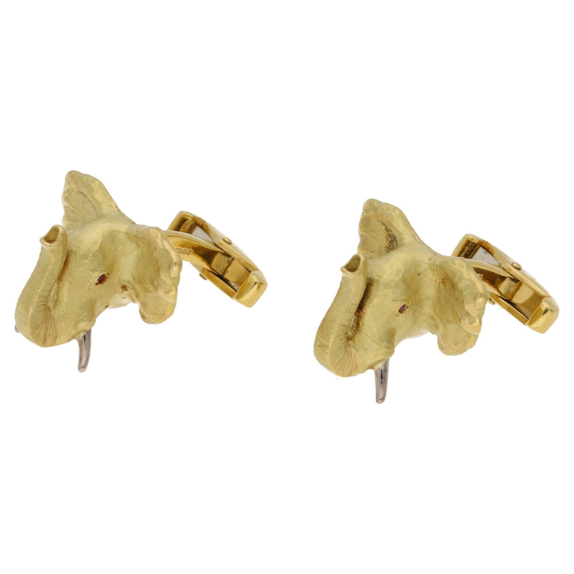 18 Karat Yellow Gold Elephant Cufflinks with Ruby Eyes In New Condition In London, GB