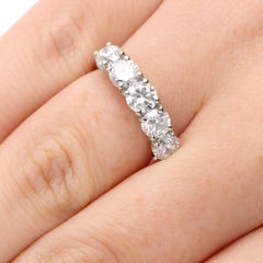 Anello contemporaneo con cinque pietre di diamante da 2,59 carati