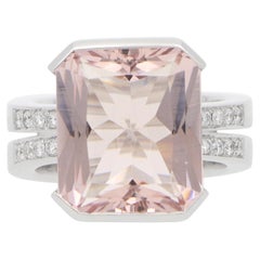 Bague vintage en forme de croix, sertie de morganite taille émeraude et de diamants