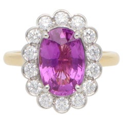Anello contemporaneo certificato con zaffiro rosa ovale non trattato termicamente da 4,03 ct e diamanti a grappolo