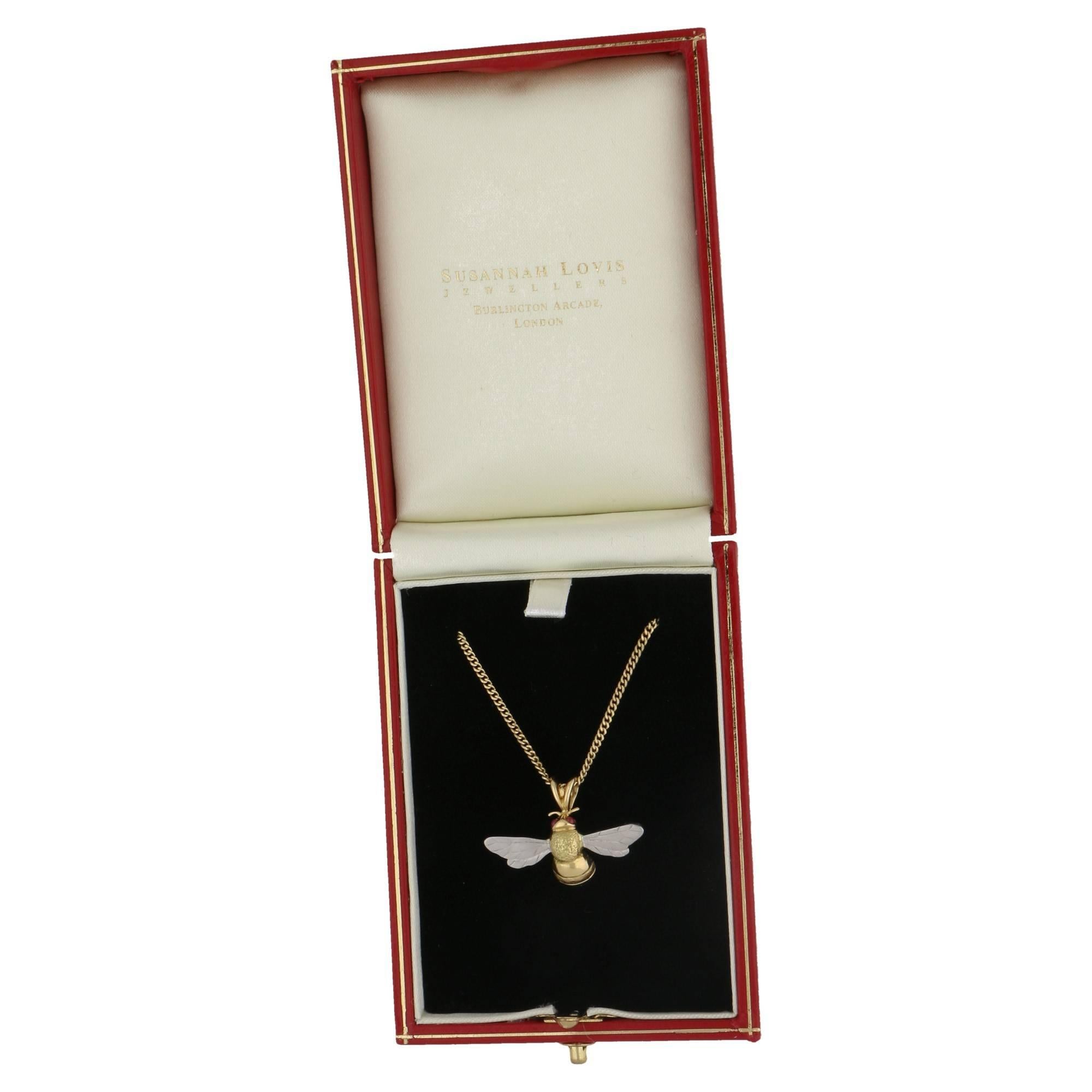 Gold Bee Pendant with Ruby Eyes on Chain In New Condition In London, GB