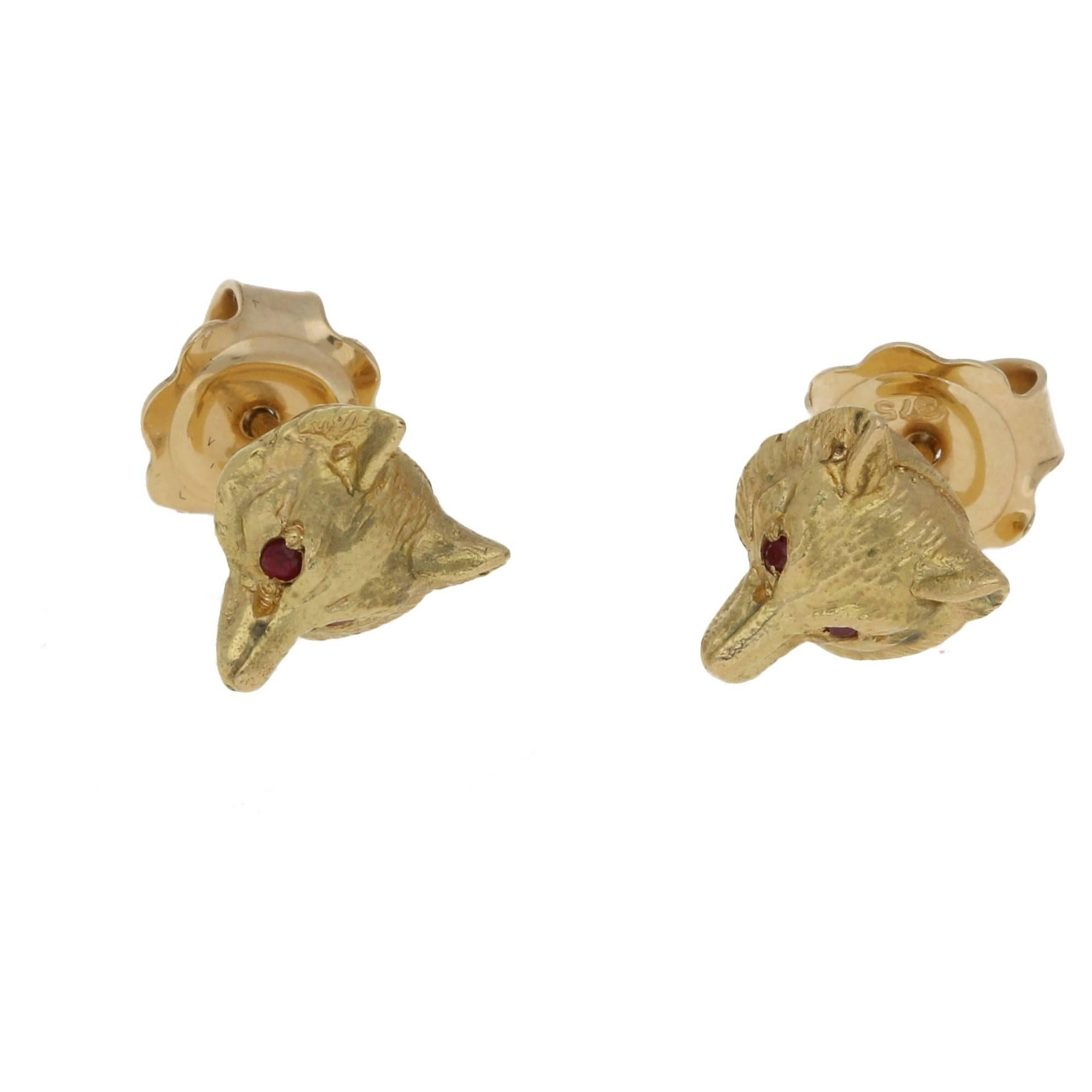 A pair of neat fox head design earrings, with a stunning textured effect. These are set with ruby eyes and on classic post and butterfly fittings.