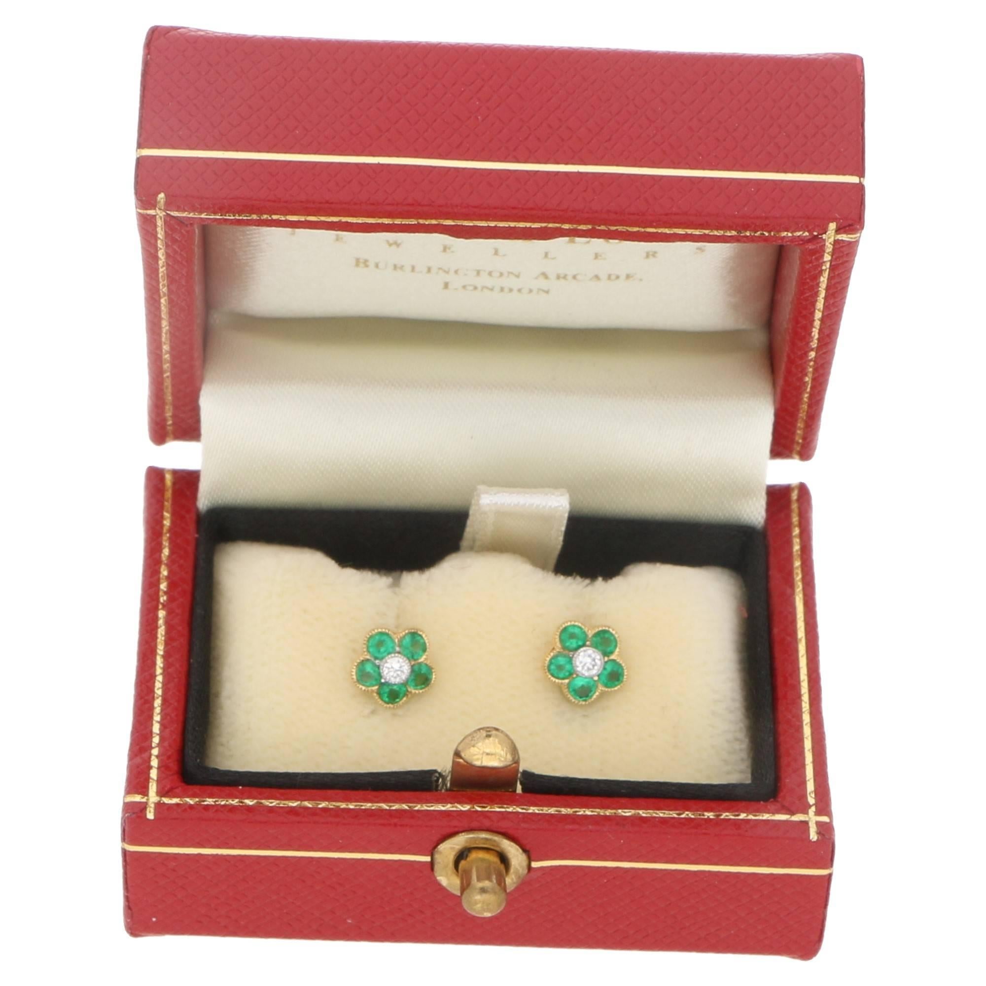 18 Carat Emerald Diamond Floral Stud Earrings In New Condition In London, GB