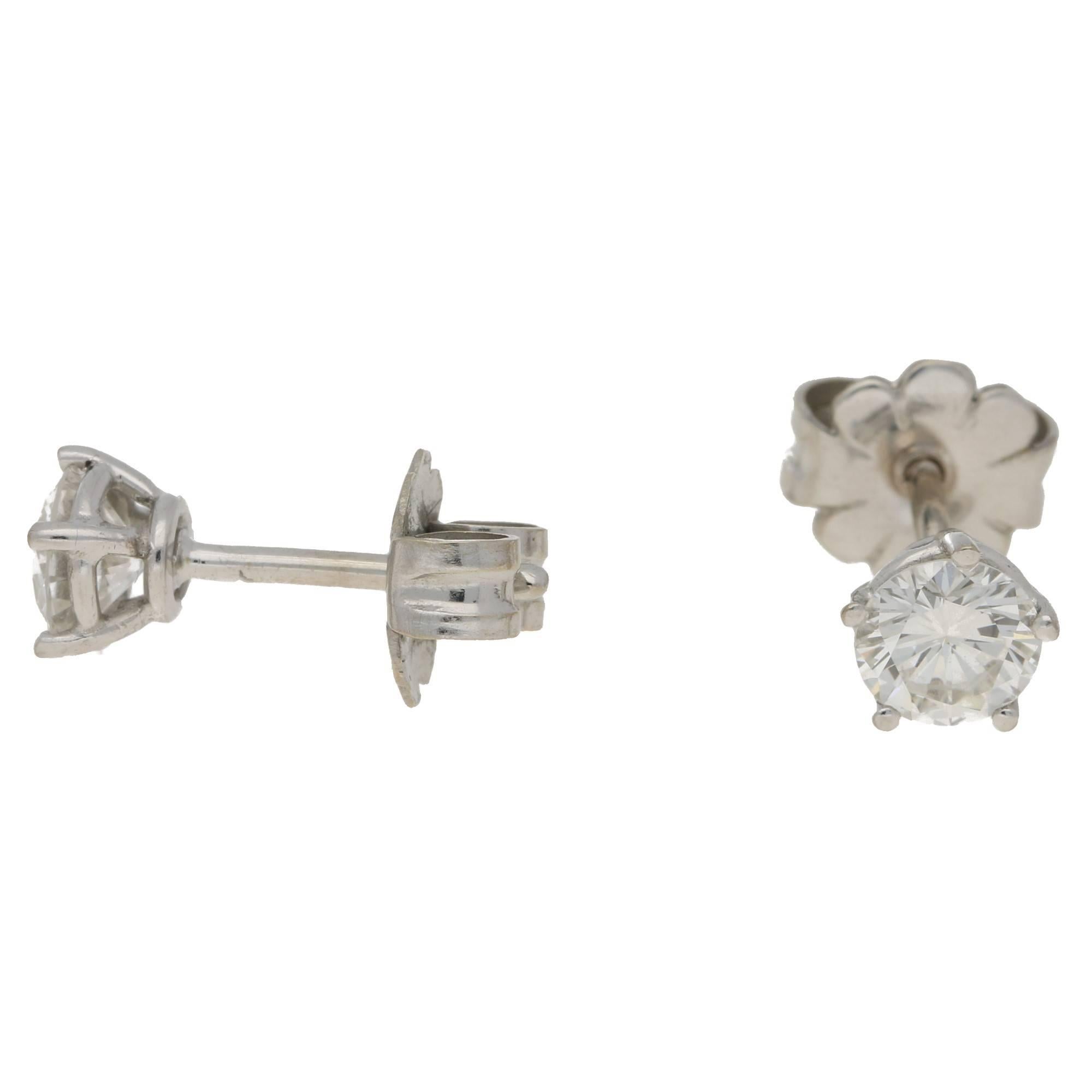 Diamond Single Stone Stud Earrings in Gold In Excellent Condition In London, GB