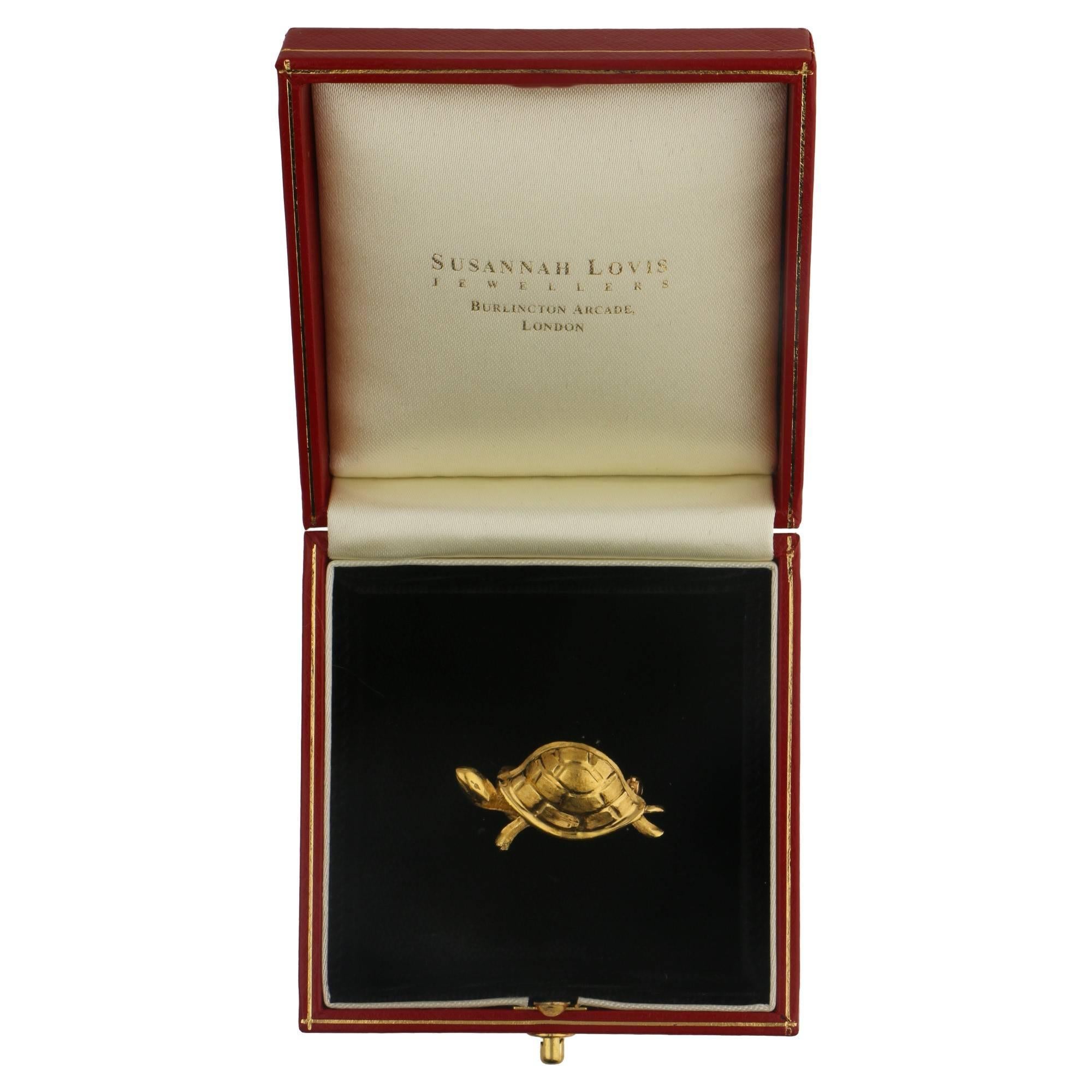 Vintage Turtle Brooch in 18ct Yellow Gold  In Excellent Condition In London, GB