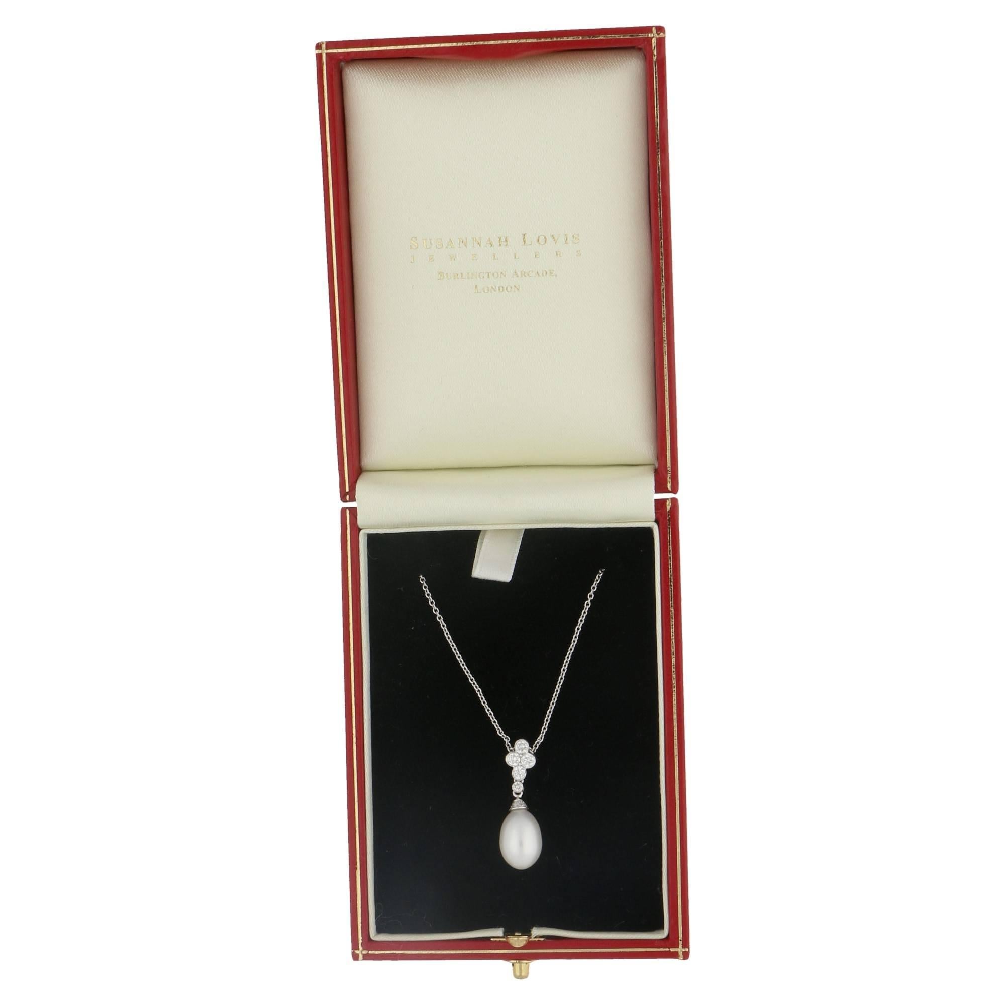 Pearl, Diamond & Gold Drop Pendant on Chain In New Condition In London, GB