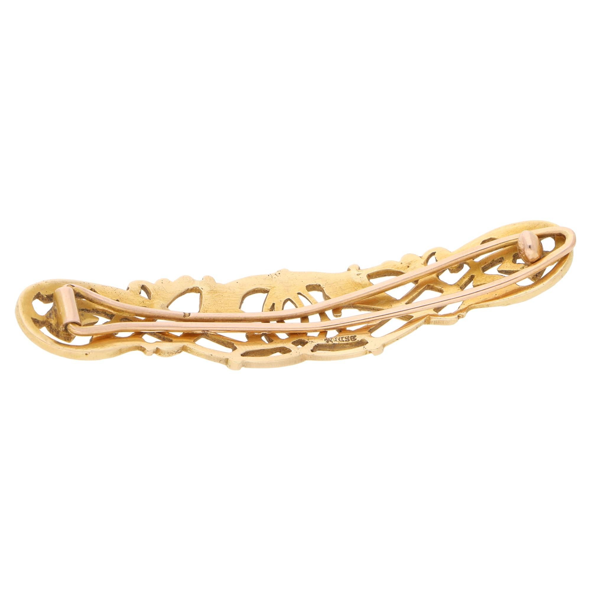 A stylish Art Nouveau hair barrette in yellow gold, signed Wiese Paris, designed with a scalloped oblong shape, with gold filigree detailing depicting floral, foliate and scrolled motifs, fitted to reverse with a clip. Art Nouveau championed hand