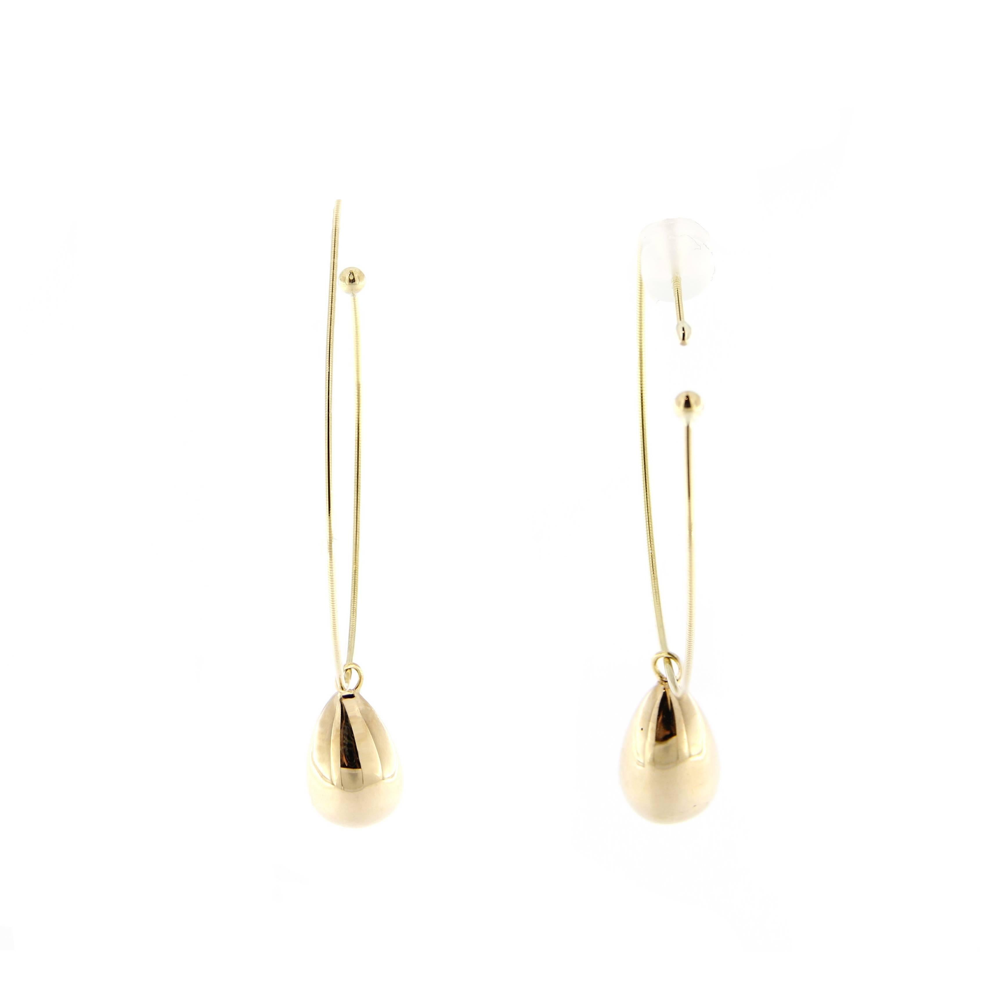 Jona design collection, hand crafted in Italy, 18 karat yellow gold flexible hoop earrings (diameter: 1.36 in.) With a sliding gold drop pendant.
All Jona jewelry is new and has never been previously owned or worn. Each item will arrive at your door
