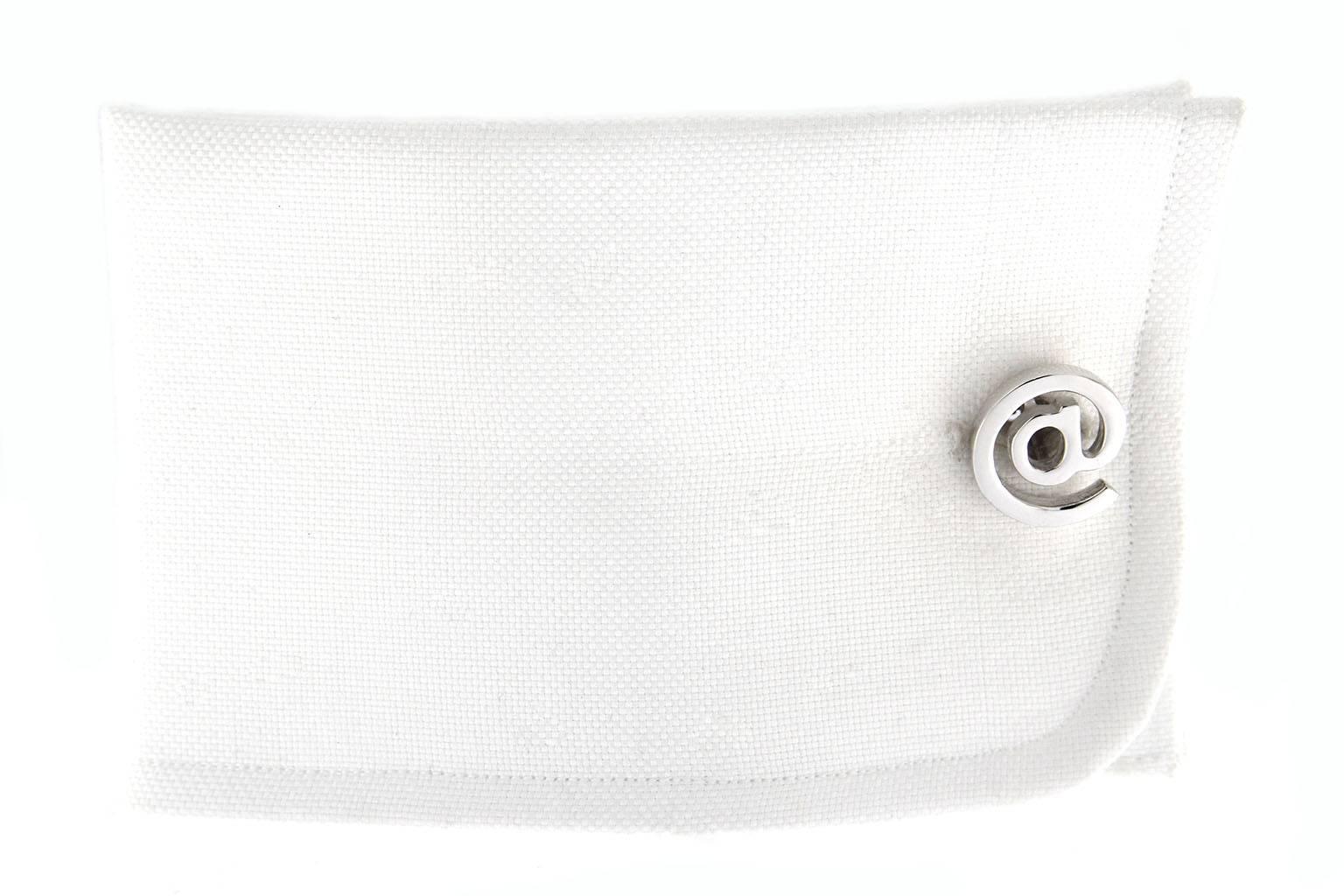 Jona design collection, hand crafted in Italy, rhodium plated Sterling Silver @ cufflinks with toggle back.
Dimensions: 0.63 in W x 0.69 in H - 16 mm W x 17 mm H
All Jona jewelry is new and has never been previously owned or worn. Each item will
