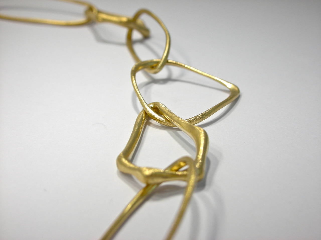 Jona Free-Form 18 Karat Yellow Gold Link Necklace In New Condition In Torino, IT