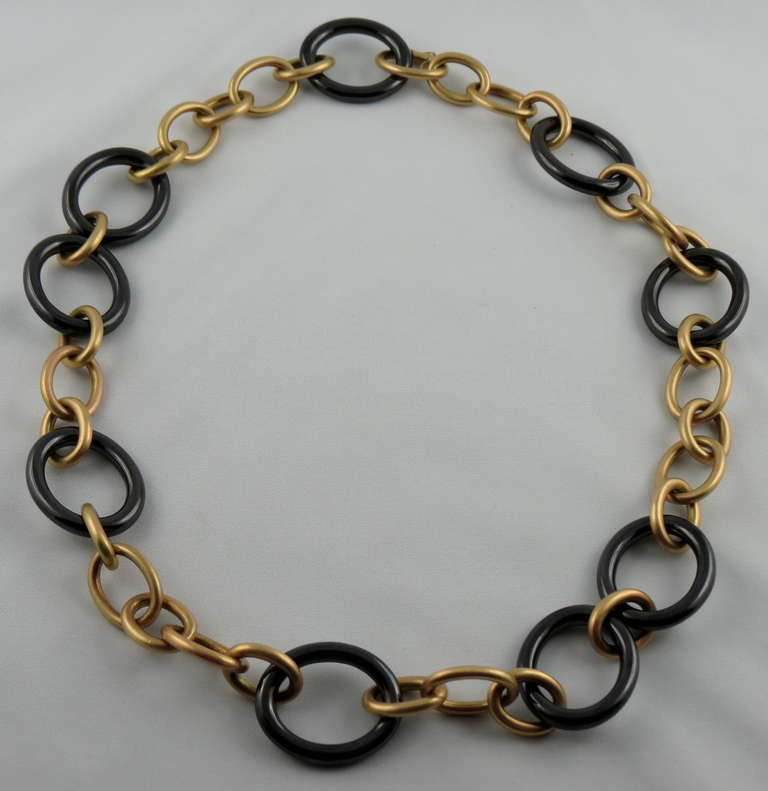 Jona design Collection, hand crafted in Italy, 18 karat rose gold chain with a shiny brushed finish, alternating black high-tech ceramic Links. 
Dimensions: L x 21.5 in - L x 54.5 cm.
With a hardness approaching that of diamond, high-tech ceramic is