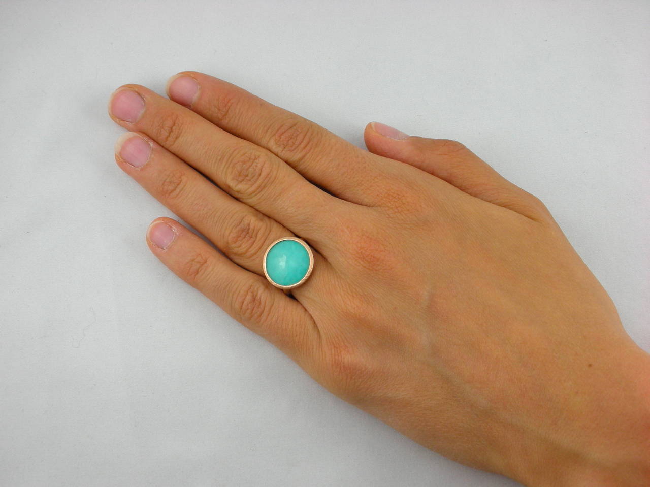 Jona design collection, hand crafted in Italy, 18 Karat rose gold ring set with a crazy cut Quartz over Turquoise, weighing 7.18 carats. 
 Size US 6.5, can be sized to any specification.
Dimensions : Dm 0.62 in x H 0.90 in x D 0.27 in - Dm 16 mm x H