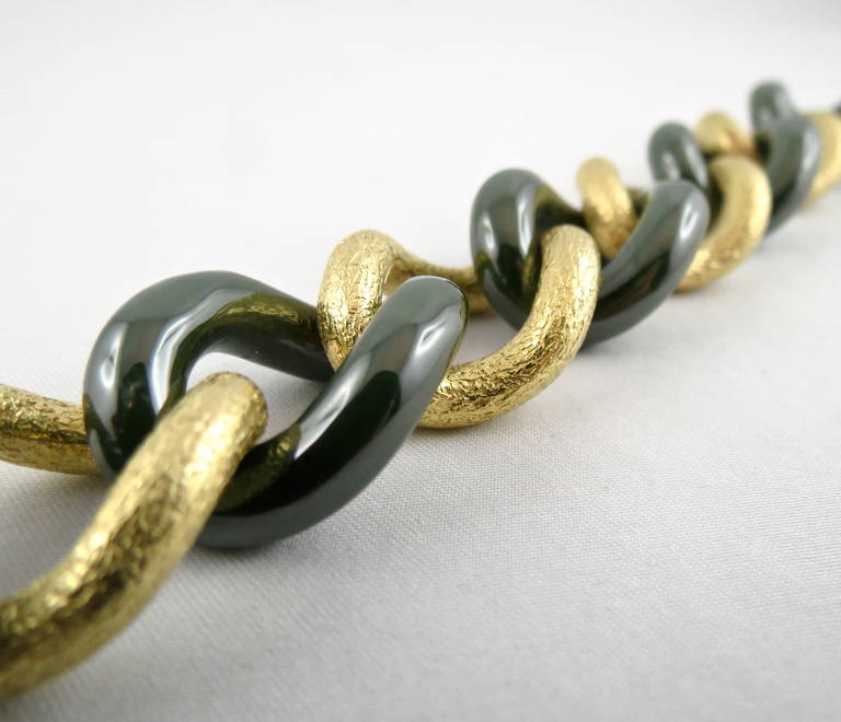 Jona design collection, hand crafted alternating 18k yellow gold and green high-tech ceramic curb-link bracelet.

Hallmarks: Jona 750/°°°
Dimensions: W= 1.7 , L = 20.6, H = 0.8
Weight: gr. 33

With a hardness approaching that of diamond,