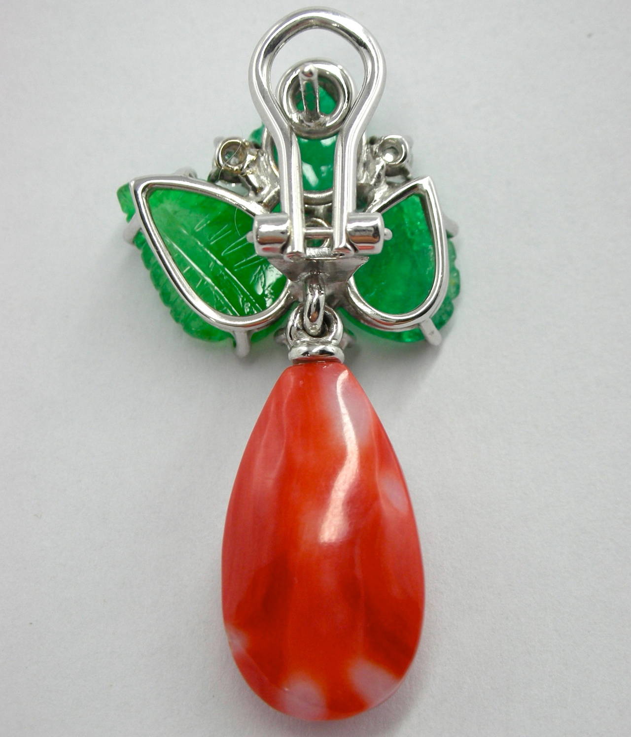 Coral Emerald Diamond Gold Dangle Earrings In New Condition In Torino, IT