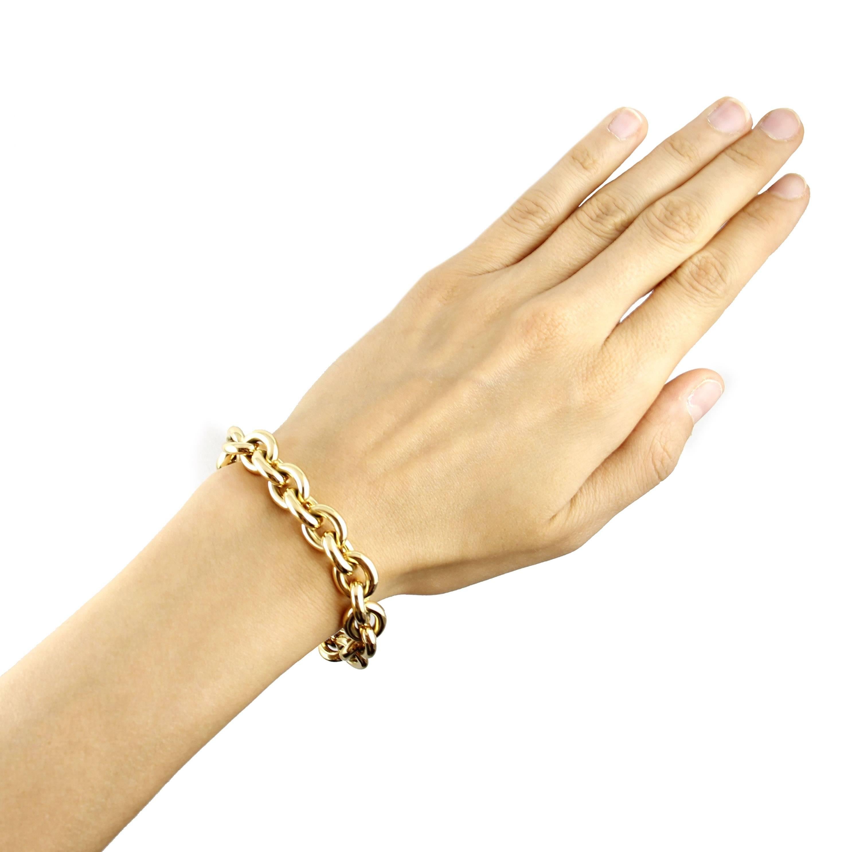 Jona design collection, handgefertigt in Italien, Armband aus 18 Karat Gelbgold, 20 cm. - 7.87 in. lang. Gesamtgewicht 44.5 Gramm.
Alle Jona-Schmuckstücke sind neu und wurden noch nie zuvor besessen oder getragen. Jeder Artikel wird in