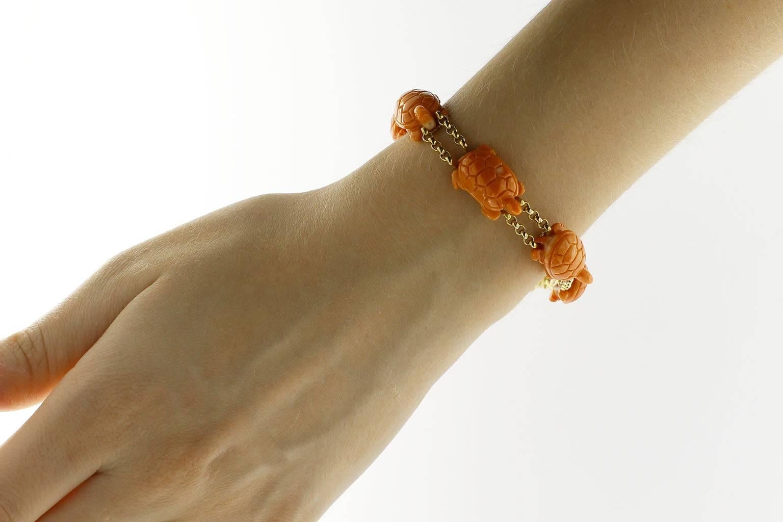 Jona design collection, hand crafted in Italy, 18 karat yellow gold chain bracelet with turtle shaped mediterranean coral links.

All Jona jewelry is new and has never been previously owned or worn. Each item will arrive at your door beautifully