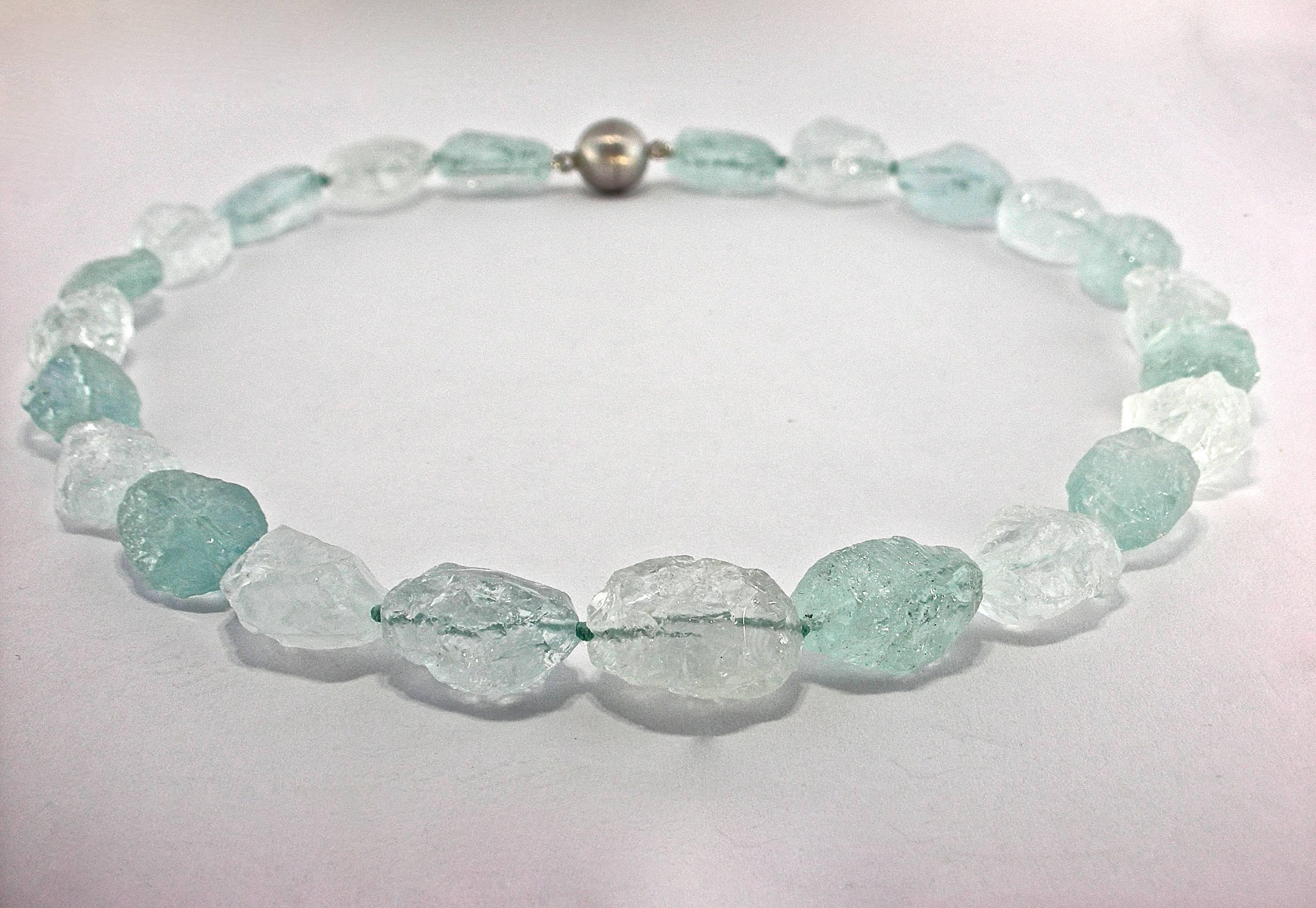 Jona Hammered Aquamarine Necklace In New Condition In Torino, IT