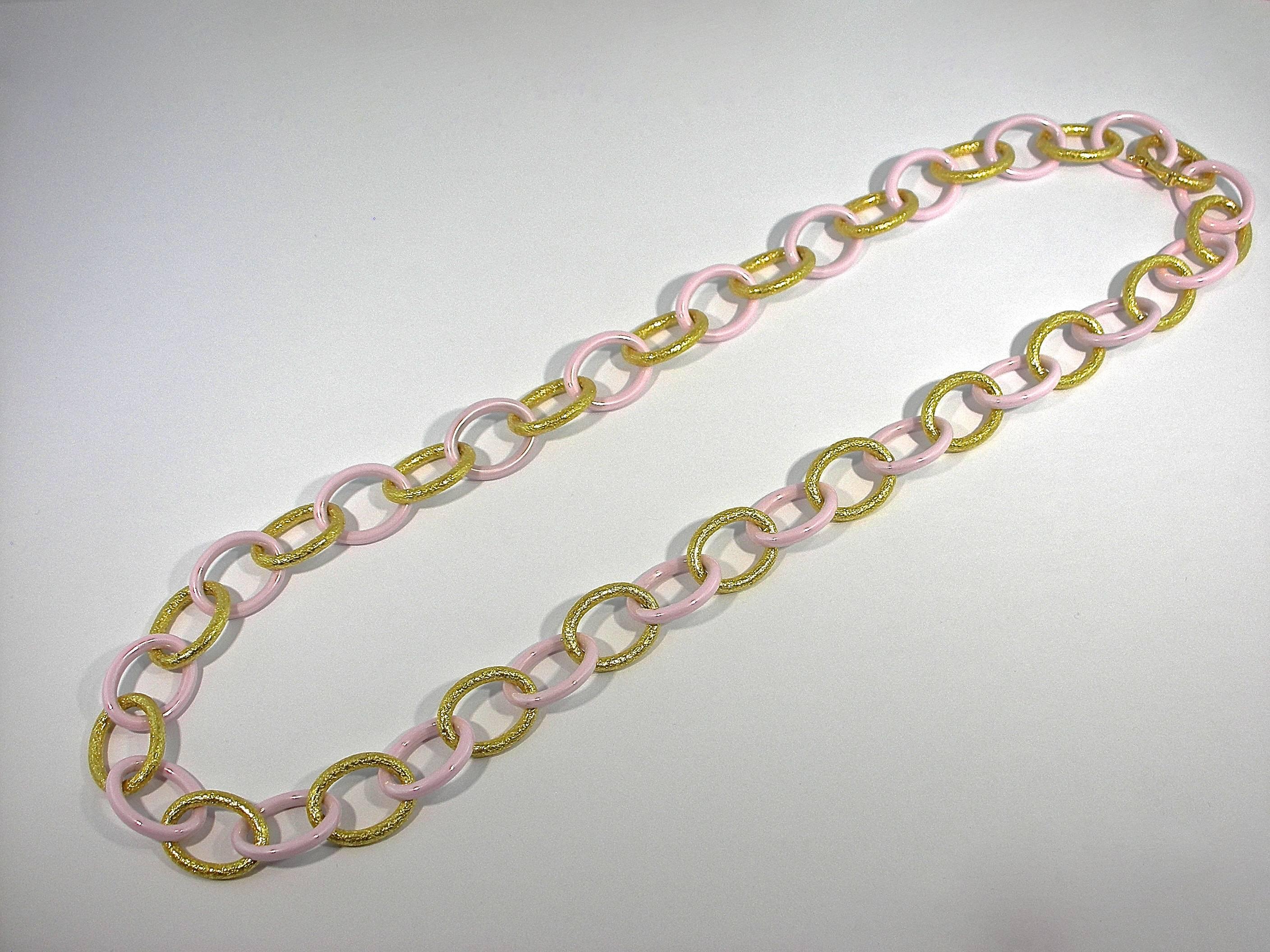 Jona High-Tech Pink Ceramic Gold Link Necklace In New Condition In Torino, IT