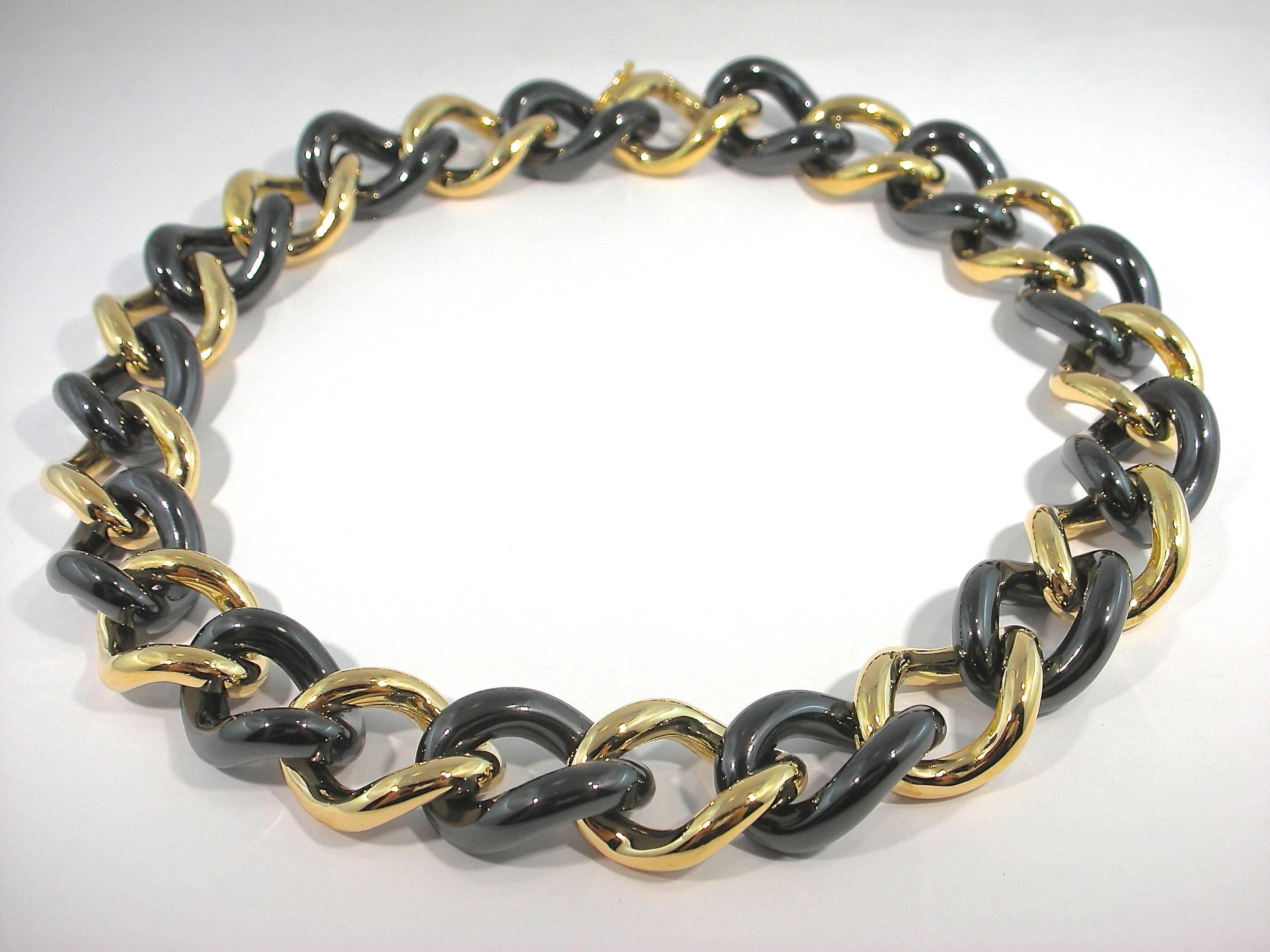 Jona design collection, hand crafted in Italy, 18k yellow gold and black high-tech ceramic curb-link necklace. 44.5 cm long.
With a hardness approaching that of diamond, high-tech ceramic is a highly
scratch-resistant material. Light and