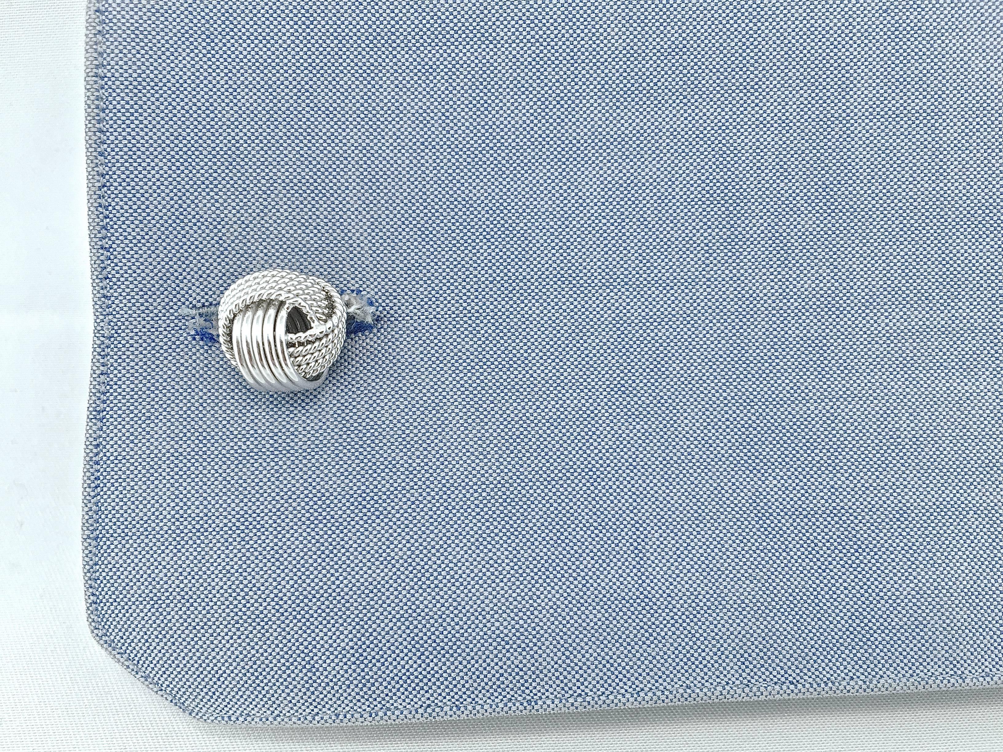 Alex Jona design collection, hand crafted in Italy, Sterling silver knot cufflinks. Marked JONA 925.  
Alex Jona cufflinks stand out, not only for their special design and for the excellent quality, but also for the careful attention given to