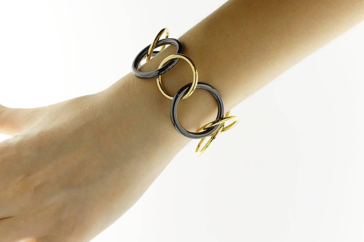 Jona design collection, hand crafted in Italy, 18k yellow gold and black high-tech ceramic circle link bracelet. 20.6cm long.
With a hardness approaching that of diamond, high-tech ceramic is a highly scratch-resistant material. Light and