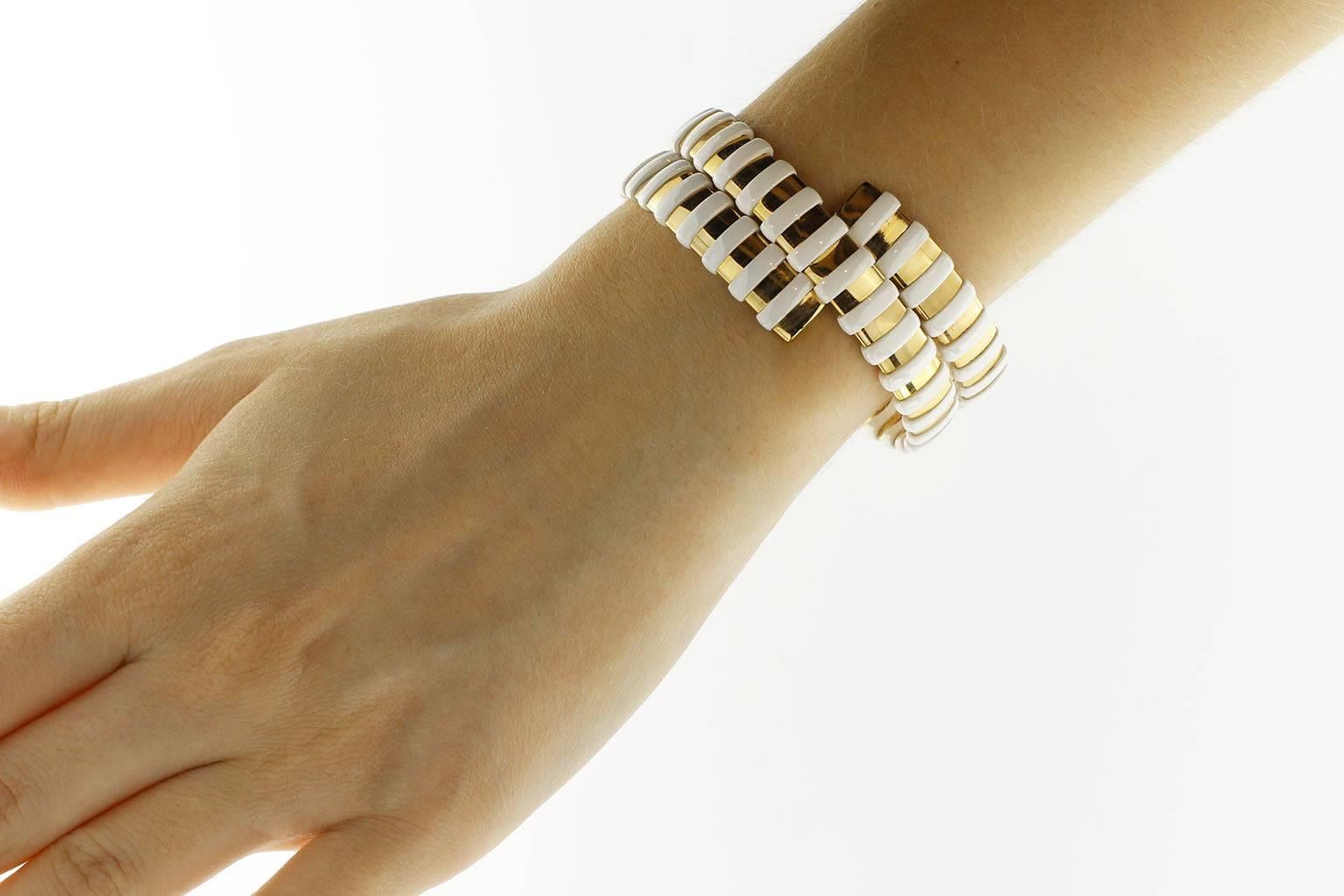 Jona design collection, hand crafted 18k yellow gold and white high-tech
ceramic coil bracelet. 
With a hardness approaching that of diamond, high-tech ceramic is a highly
scratch-resistant material. Light and biocompatible, it is extremely