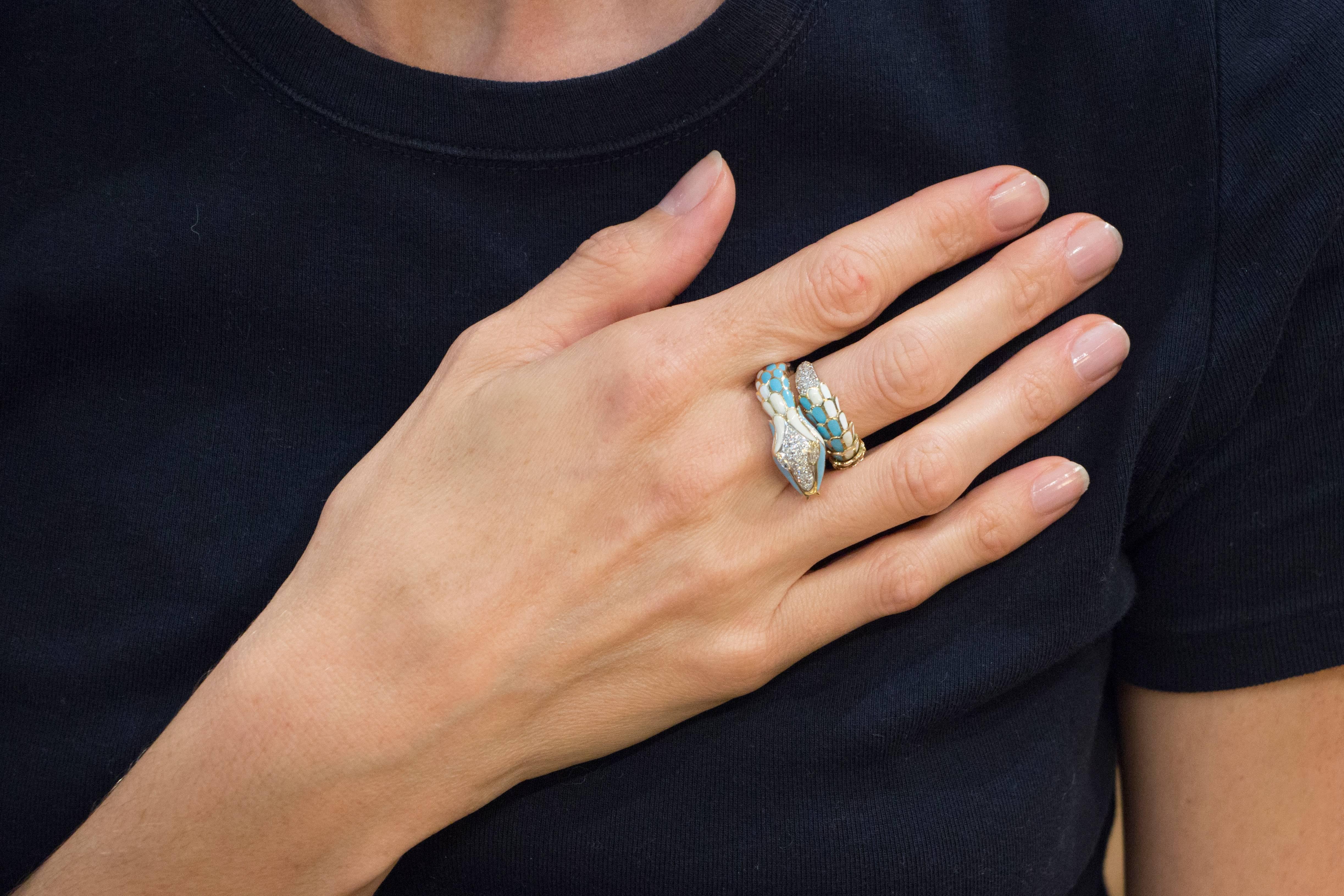 Jona Enamel White Diamond 18 Karat Yellow Gold Flexible Coil Snake Ring In New Condition In Torino, IT