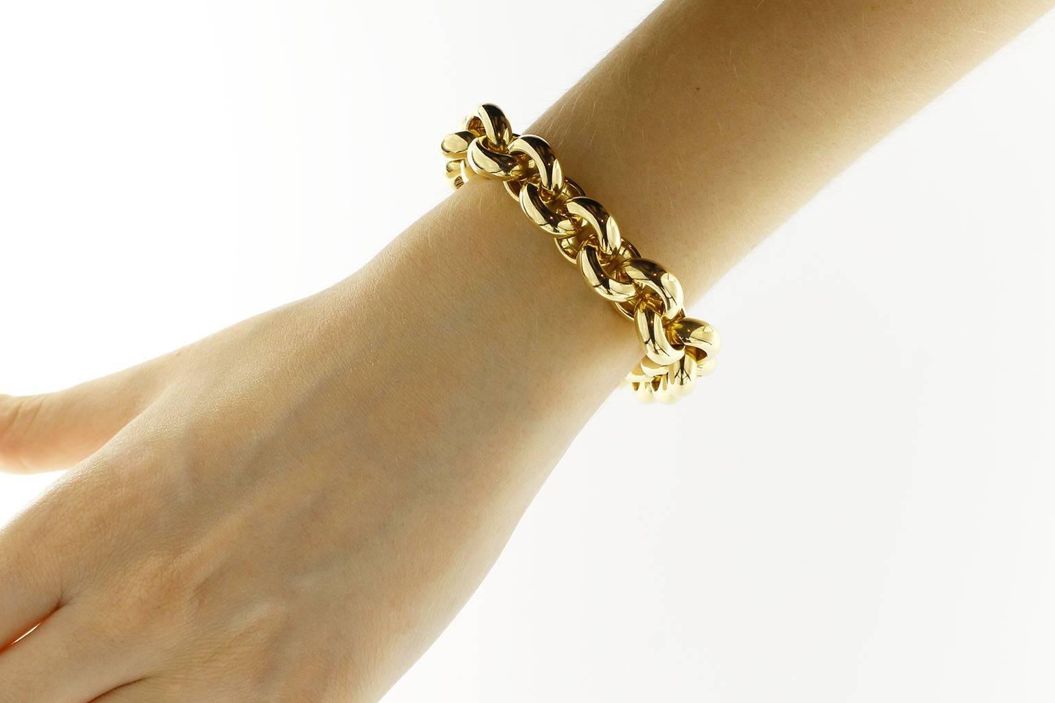 Alex Jona design collection, hand crafted in Italy, 18 Karat yellow gold link chain bracelet. 
Dimensions : L x 20 mm, W x 14 mm - L x 0.78 in, W x 0.55 in.
Alex Jona jewels stand out, not only for their special design and for the excellent quality