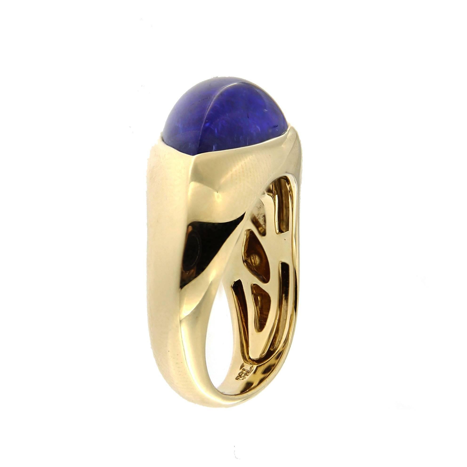 Jona Tanzanite Cabochon Drop Gold Ring In New Condition In Torino, IT