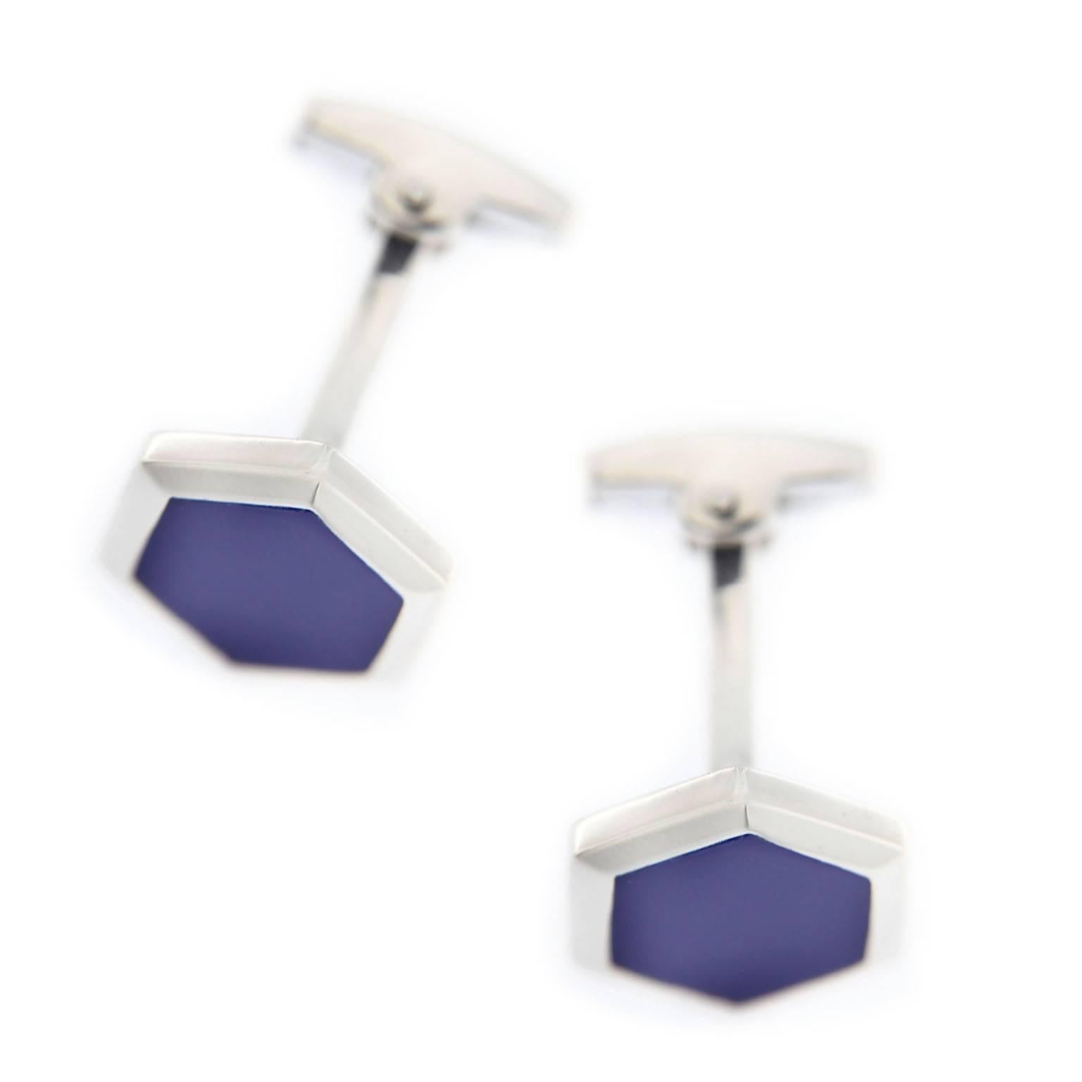 Jona design collection, hand crafted in Italy, 925/°°° sterling silver cufflinks with blue enamel. Dimensions: 0.59