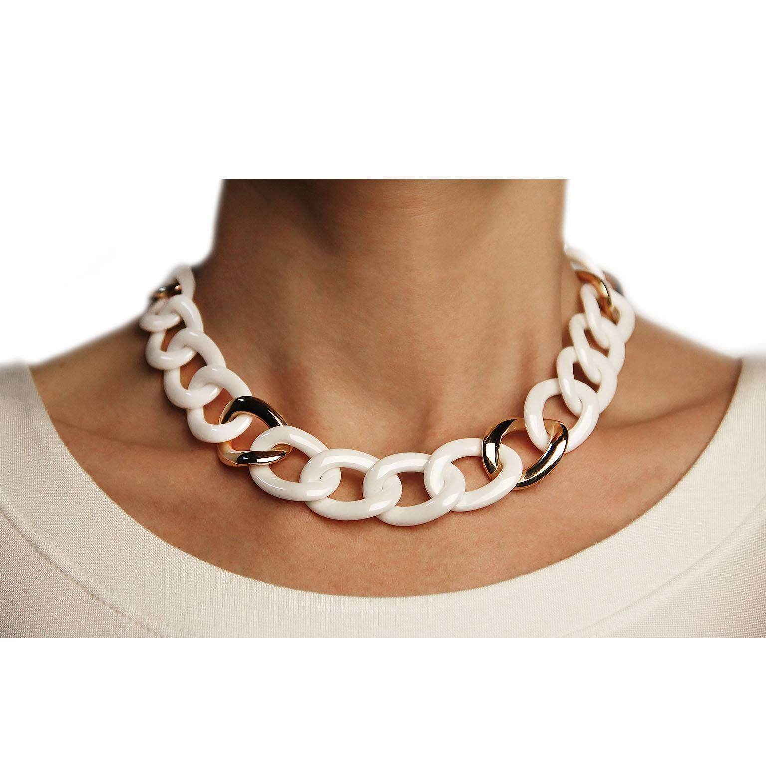Jona design collection, hand crafted 18k rose gold and white high-tech
ceramic curb-link necklace. 
Dimensions :  H x 21 cm, L x 44.5 cm, D x 0.6 cm - H x 8.26 in, L x 17.51 in, D x 0.23 in.
With a hardness approaching that of diamond, high-tech