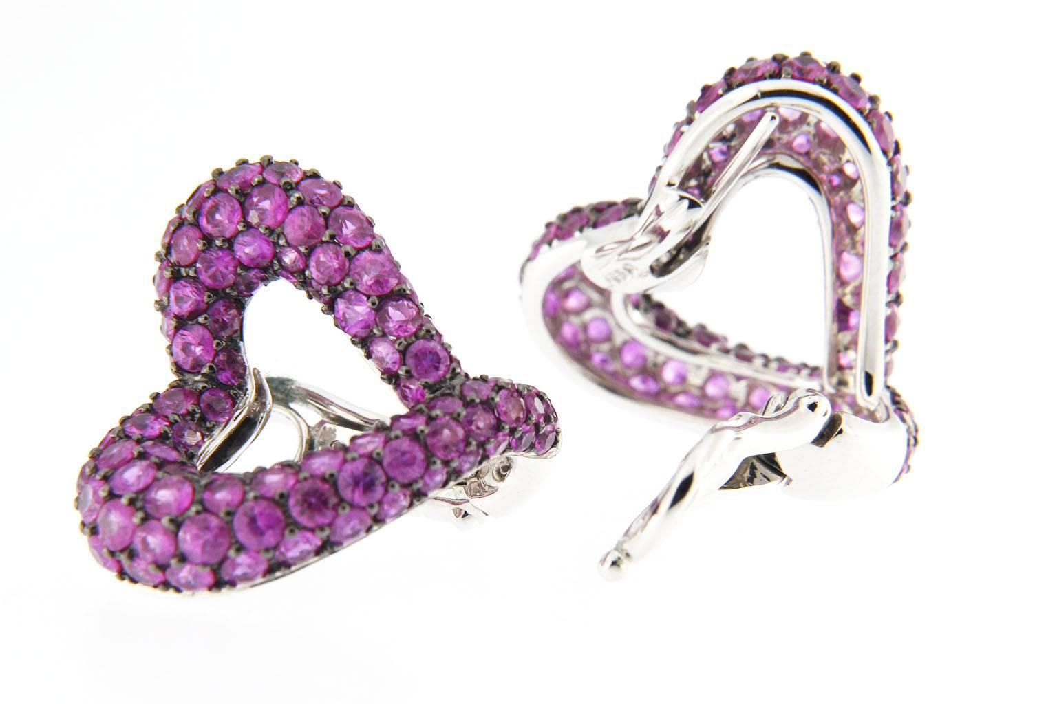 Jona Open Heart Intense Pink Sapphire 18 Karat White Gold Clip-On Earrings In New Condition In Torino, IT