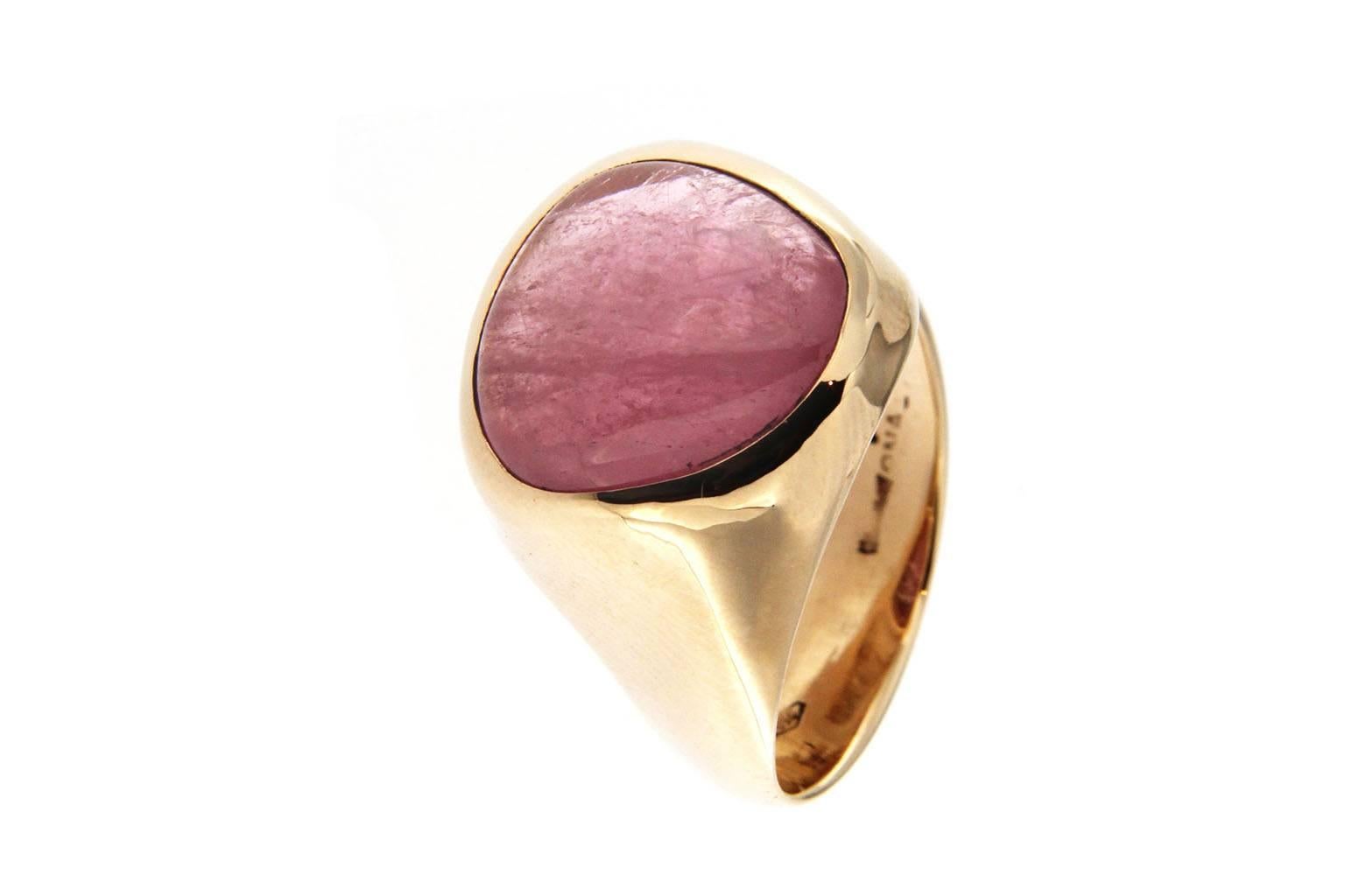 Jona design collection, hand crafted in Italy, 18 karat rose gold band ring, set with a cabochon cut intense rose Rubelite Tourmaline weighing 8.44 carats. US size 6, can be sized to any specification.
Measures: Width 0.88in-22.43mm-Depth