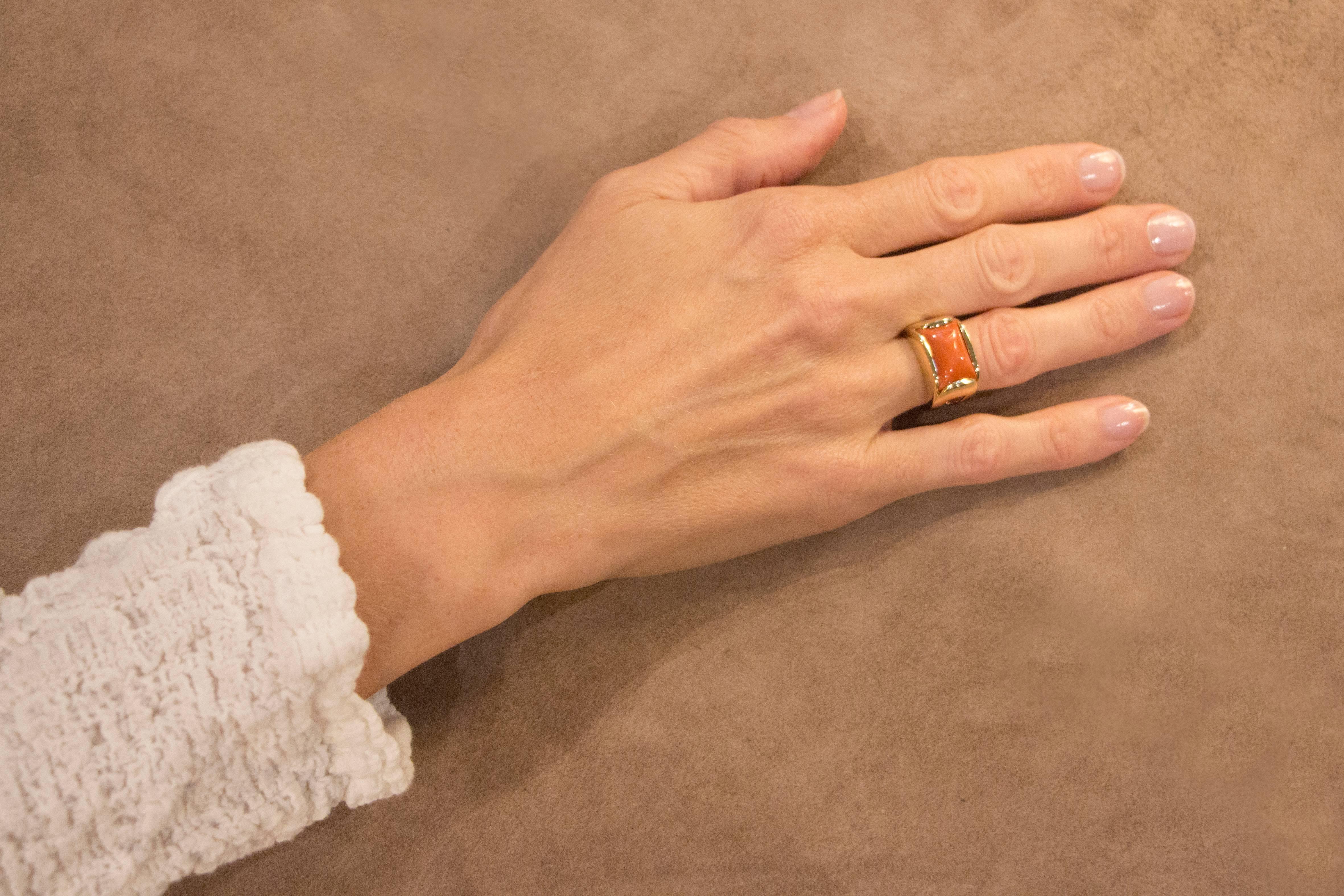 Jona Coral 18 Karat Yellow Gold Band Ring In New Condition In Torino, IT