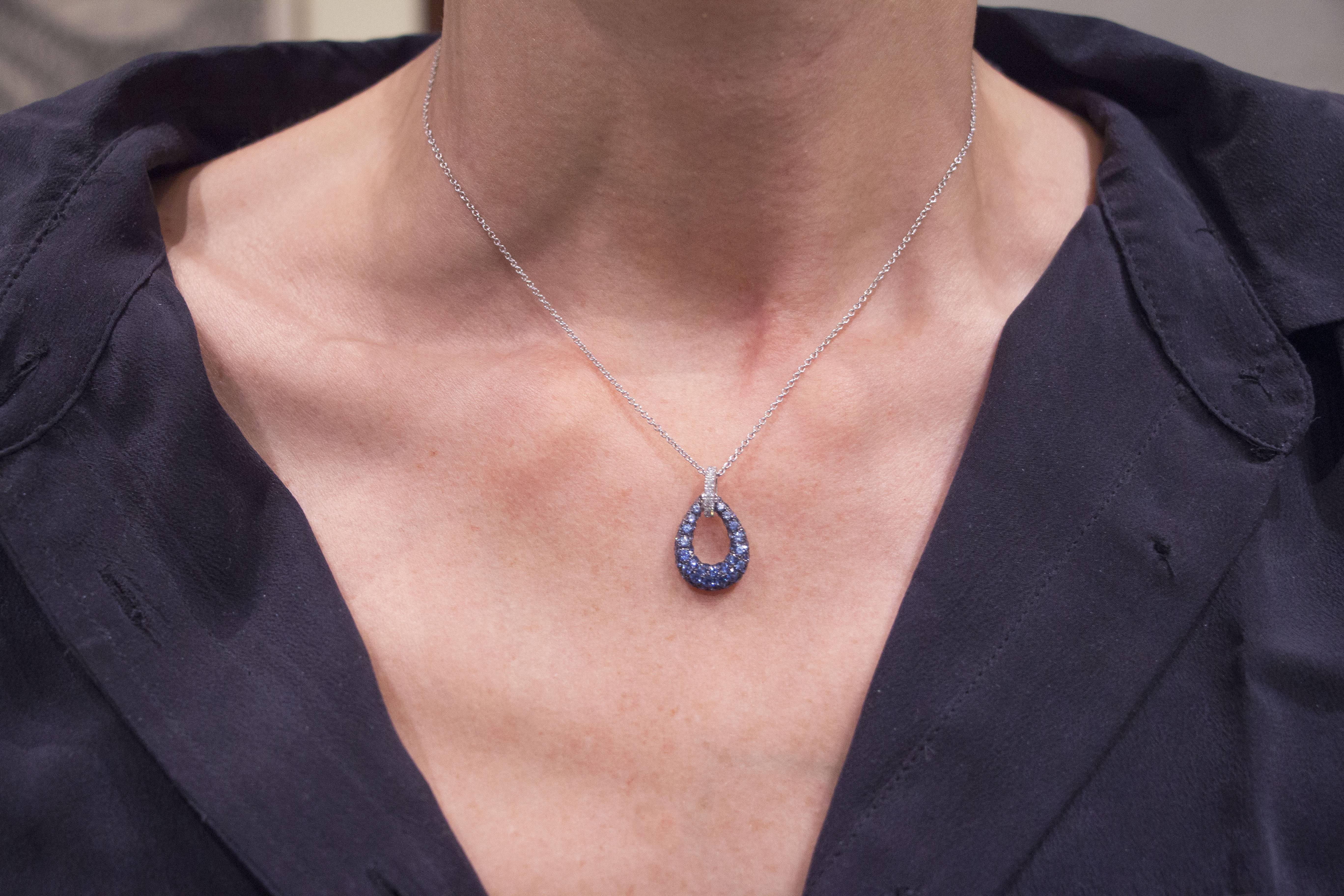 Jona design collection, hand crafted in Italy, 18 karat white gold pendant necklace set with 0.11 carats of white diamonds and 1.64 carats of blue sapphires suspending from a 18 karat white gold chain necklace, 17.71