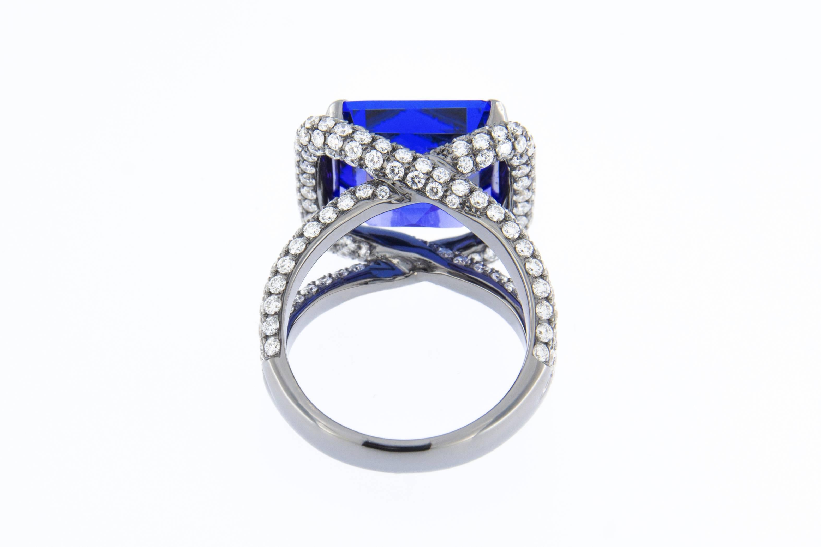 AlexJona 9.9 Carat Tanzanite White Diamond 18 Karat Gold Solitaire Cocktail Ring 4